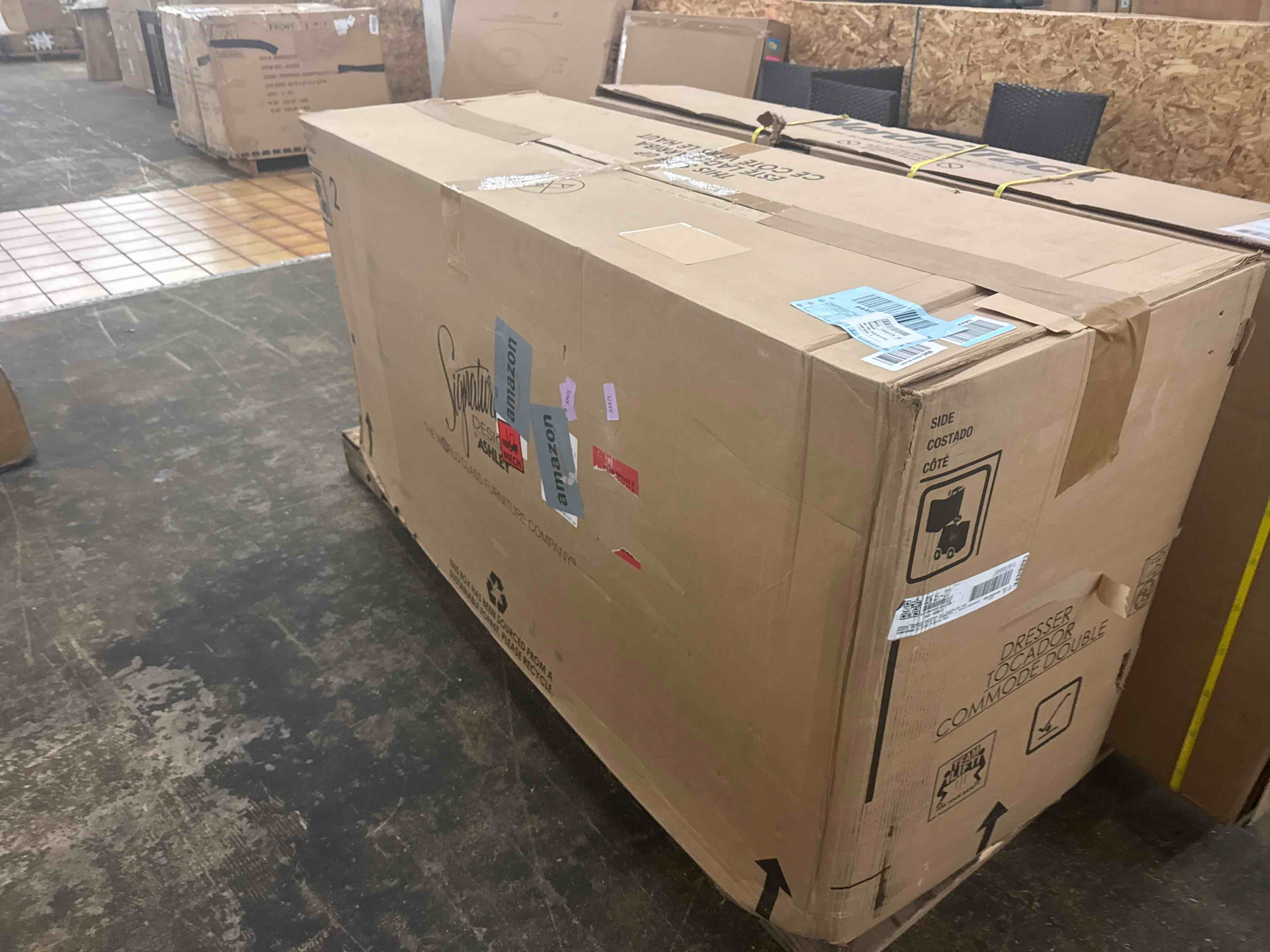 https://s3.amazonaws.com/lotting-images-prod/phillipi/YEL3398172_1760039307494.jpeg