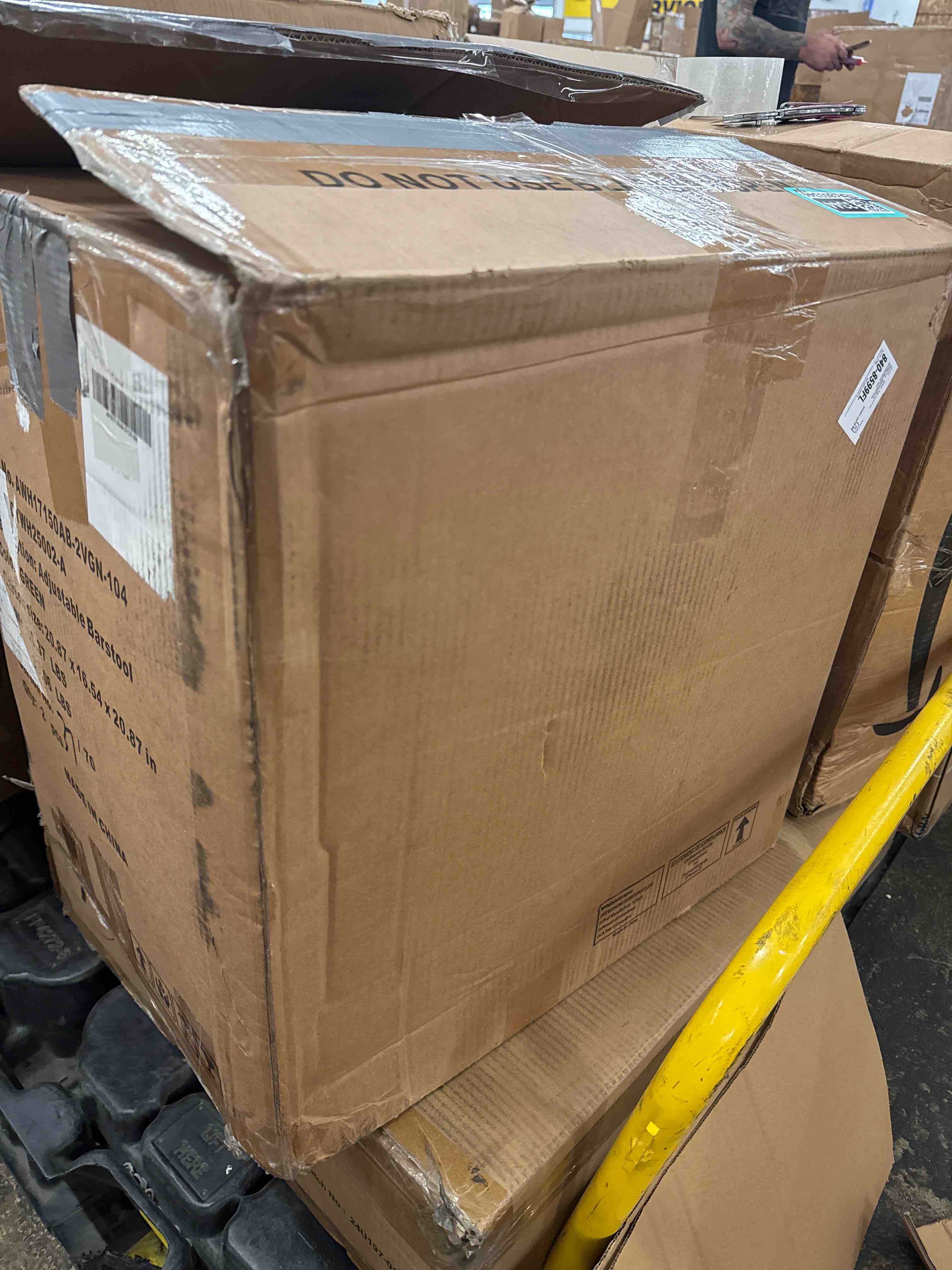 https://s3.amazonaws.com/lotting-images-prod/phillipi/YEL3398204_1760376950685.jpeg