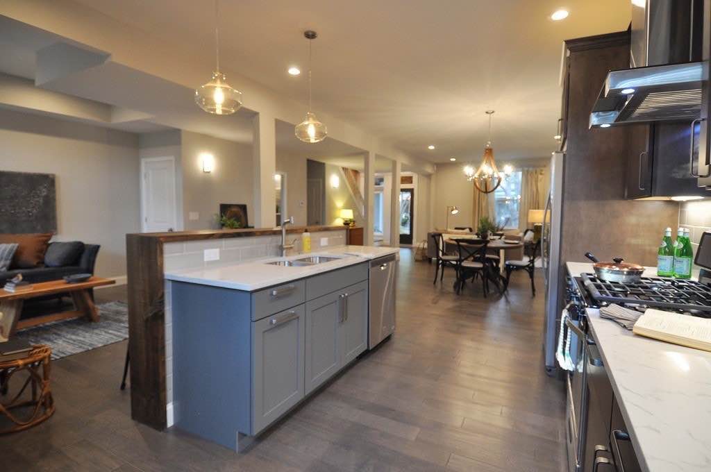 Featured: V.I.P. EXQUISITE LUXURY FLOORING! (Row 1)