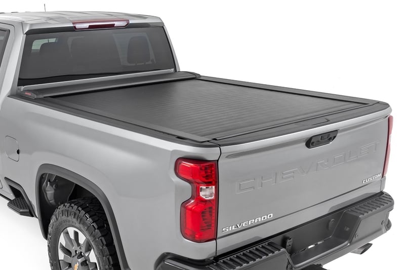 Rough Country Retractable Bed Cover 6ft 9in. Chevy/GMC 2500HD/3500HD 20-26 46110690B1