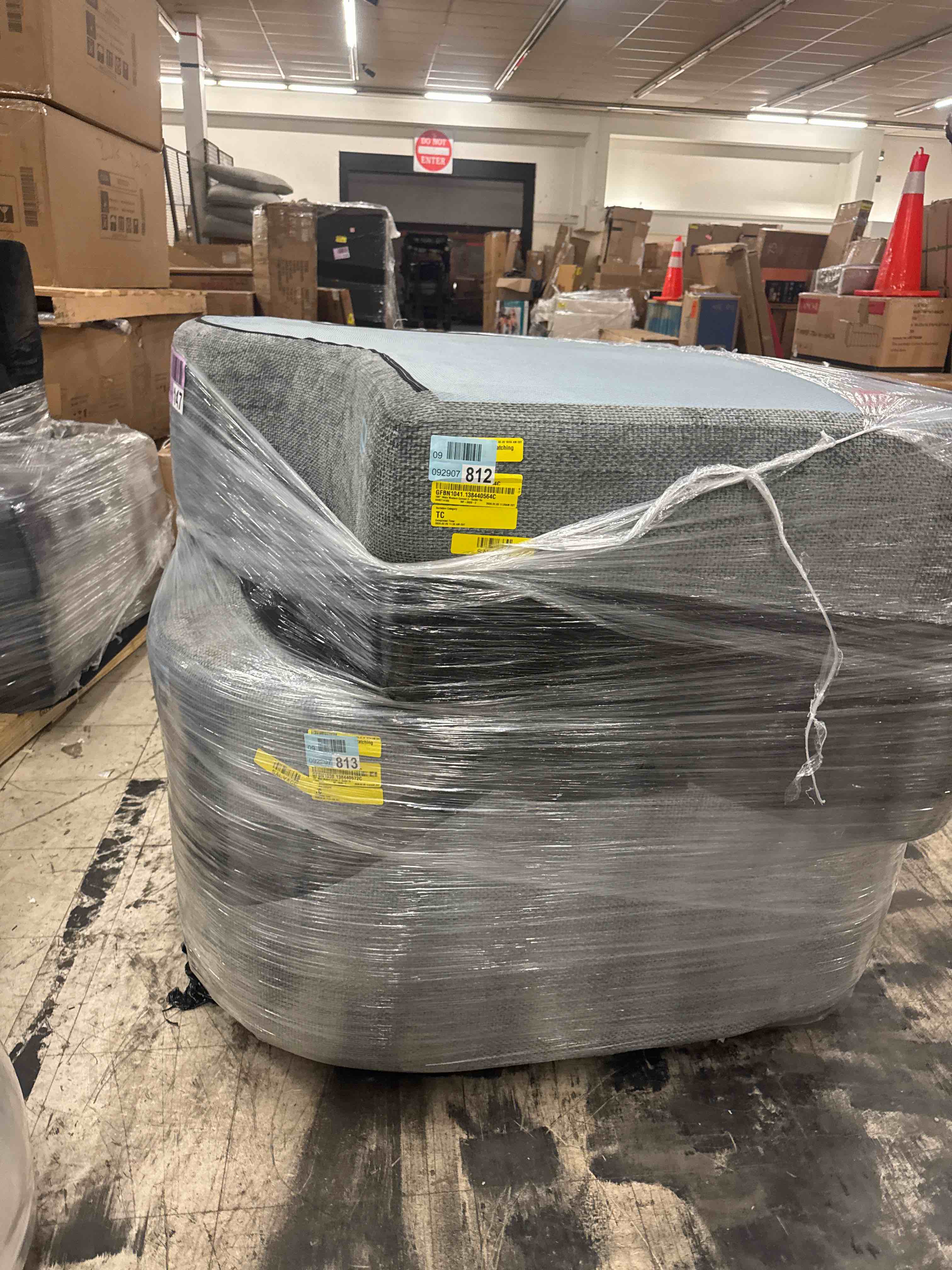 Condition photo showing New/Like New for Wide Modern 2 Piece Curved 3-Seater Sofa With Durable Cotton Blend Upholstery