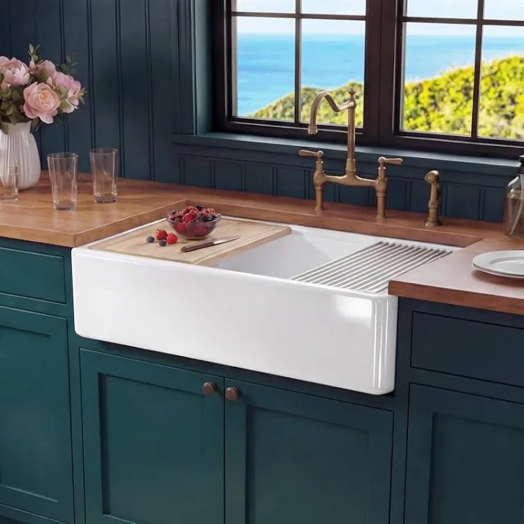 Condition photo showing New/Like New for latoscana 33" reversible fireclay farmhouse sink 33" w x 18-1/8" l x 10-1/16" h mh-332010w-w