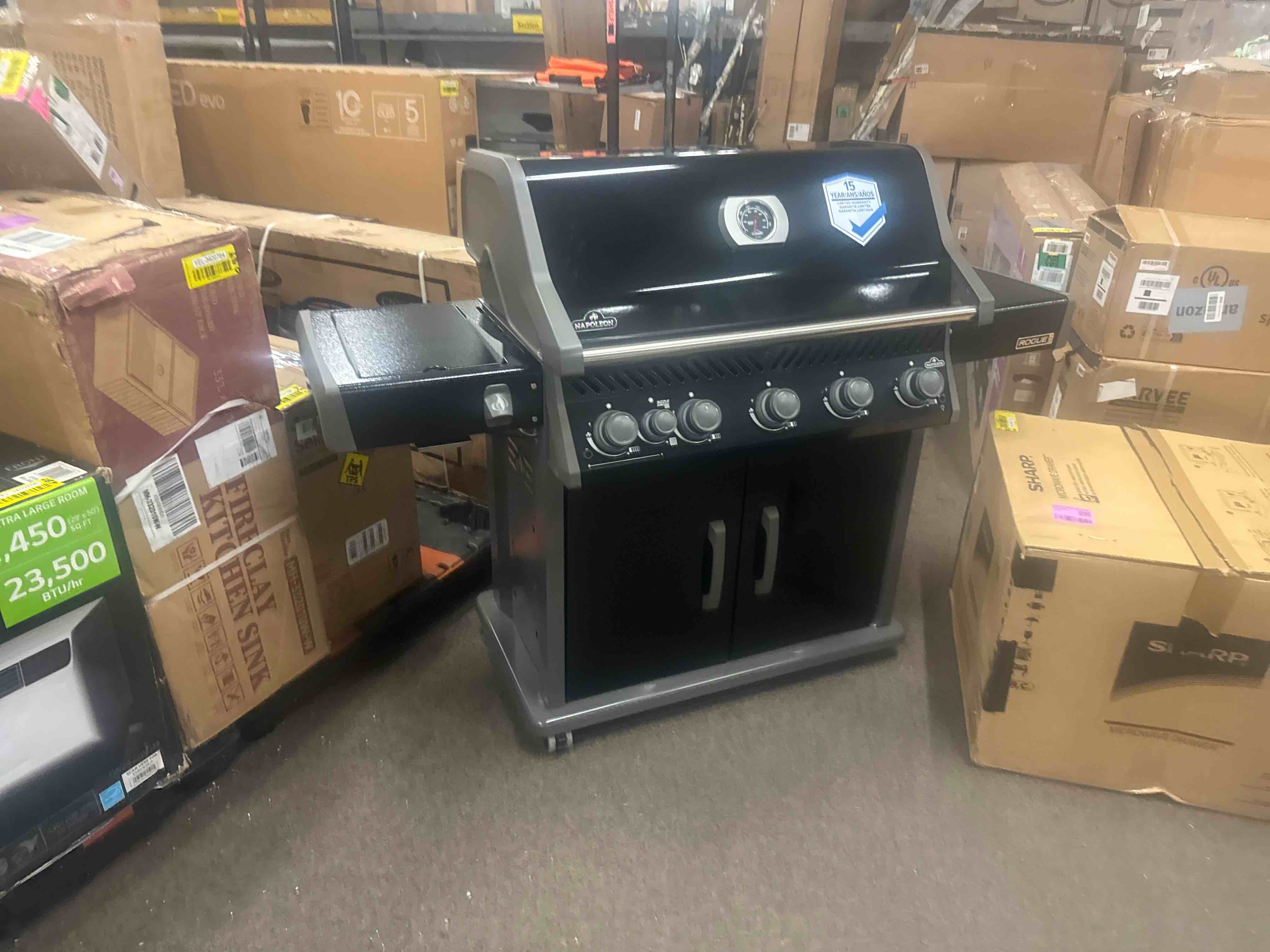 Condition photo showing New/Like New for napoleon rogue pro 625 natural gas grill with infrared side burner, black, durable 6-burner cooking power