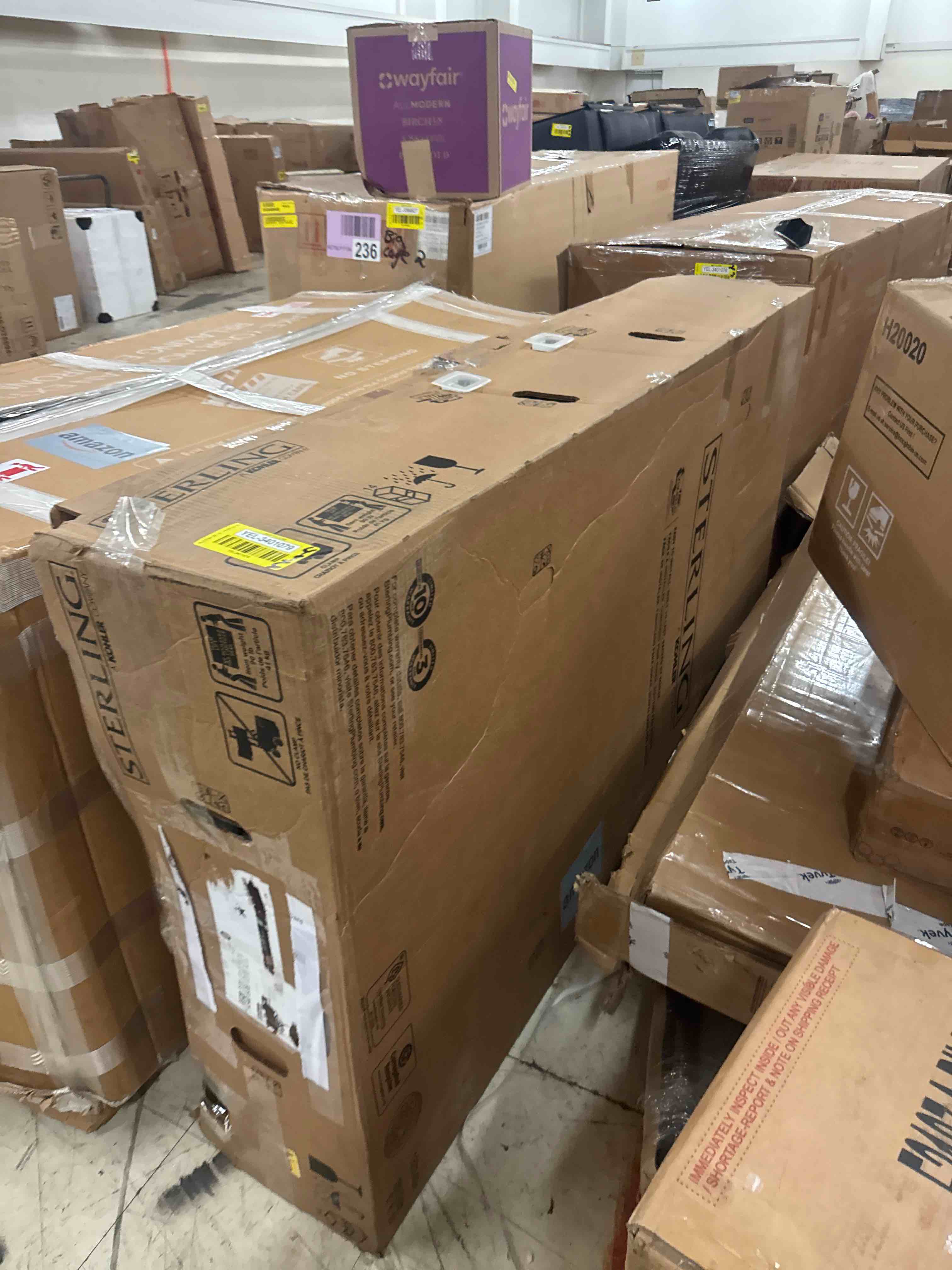 Condition photo showing New/Like New for Sterling 71574100 Traverse 60" x 30" Bath Wall Set