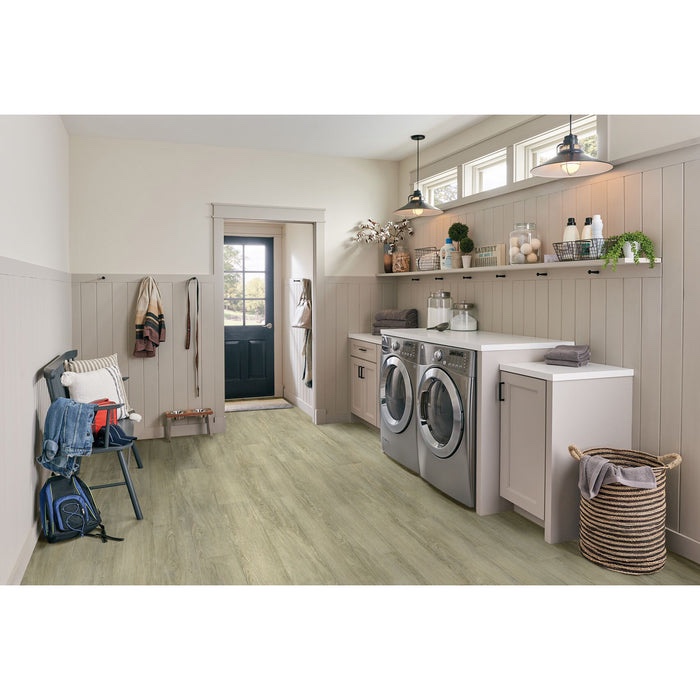 Condition photo showing New/Like New for (918.68 sq ft) bruce vinyl planks lifeseal classic plus visionary taupe click lock 7-7/8" x 60"