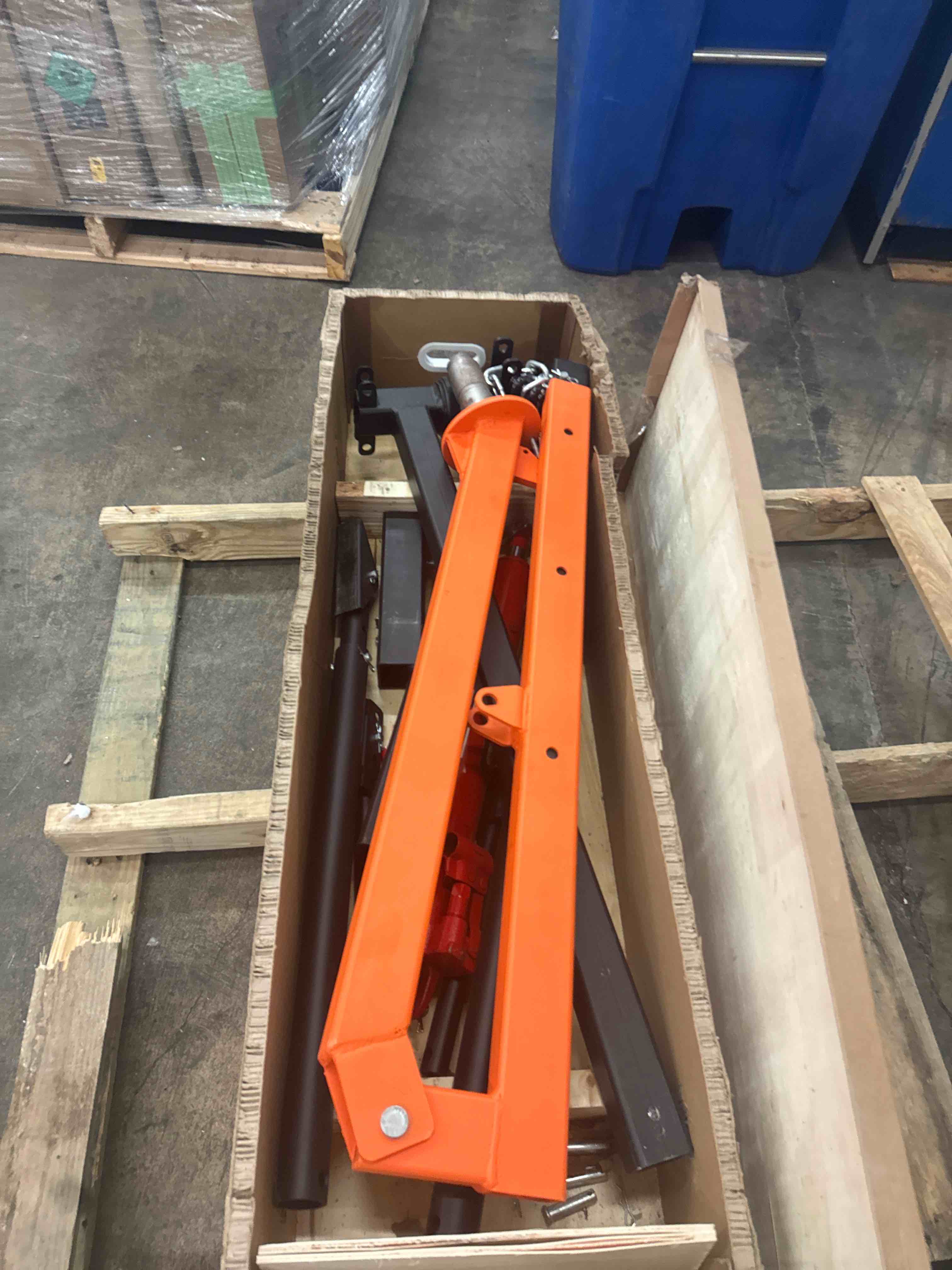 Condition photo showing Good Condition for rugcel 1500 lb stretchable receiver hitch mounted hydraulic swivel pickup truck crane, with three boom capacities of 750 lb, 1000 lb and 1500 lb, is used for lifting cargo in industry, construction