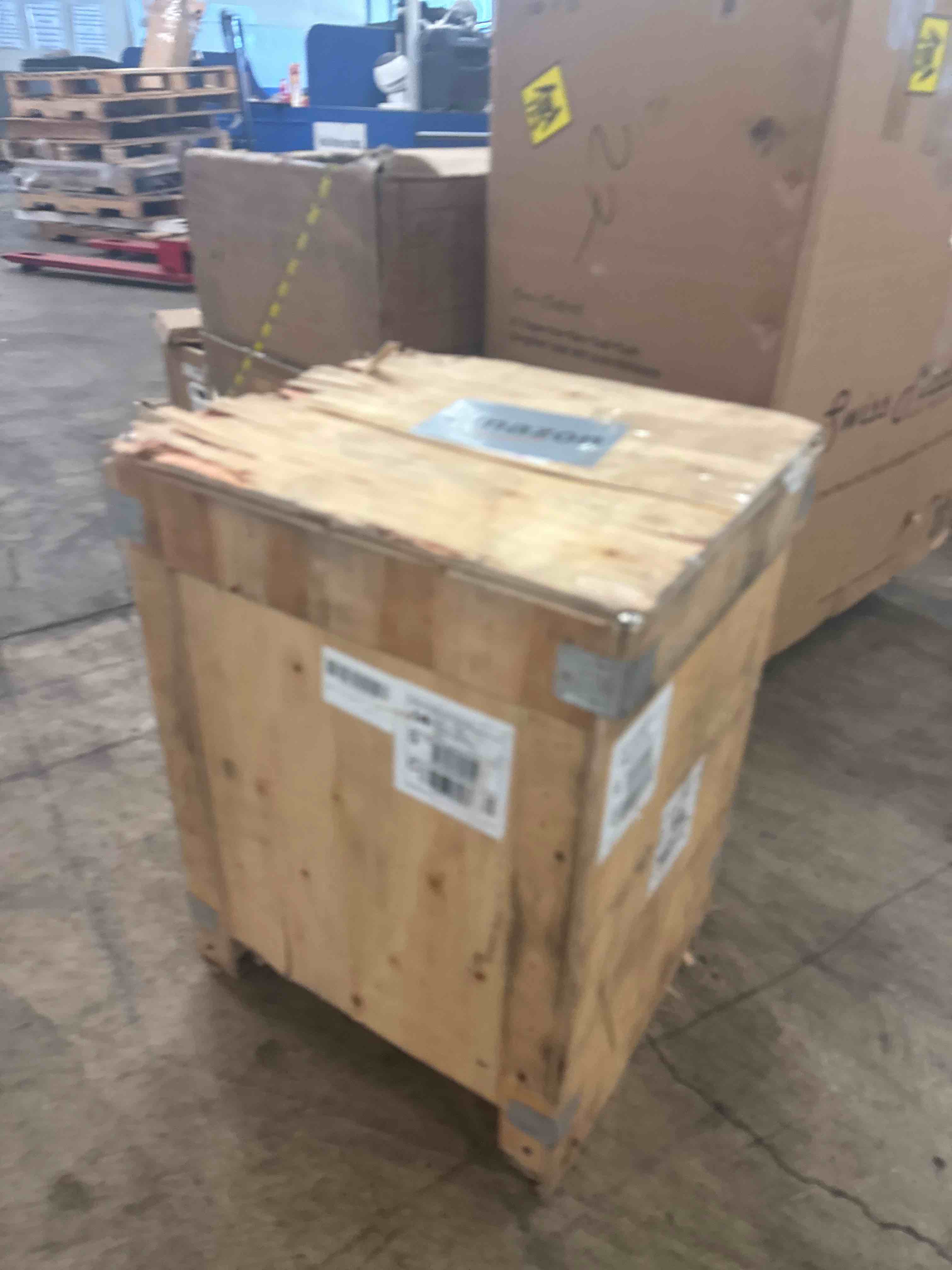 Condition photo showing New/Like New for pyy commercial sugar cane juicer machine - electric 3-roller sugarcane juice press stainless steel extractor, sugarcane machine with cleaning brush, 2 peelers,straws and cups, 800w 110v 18inch