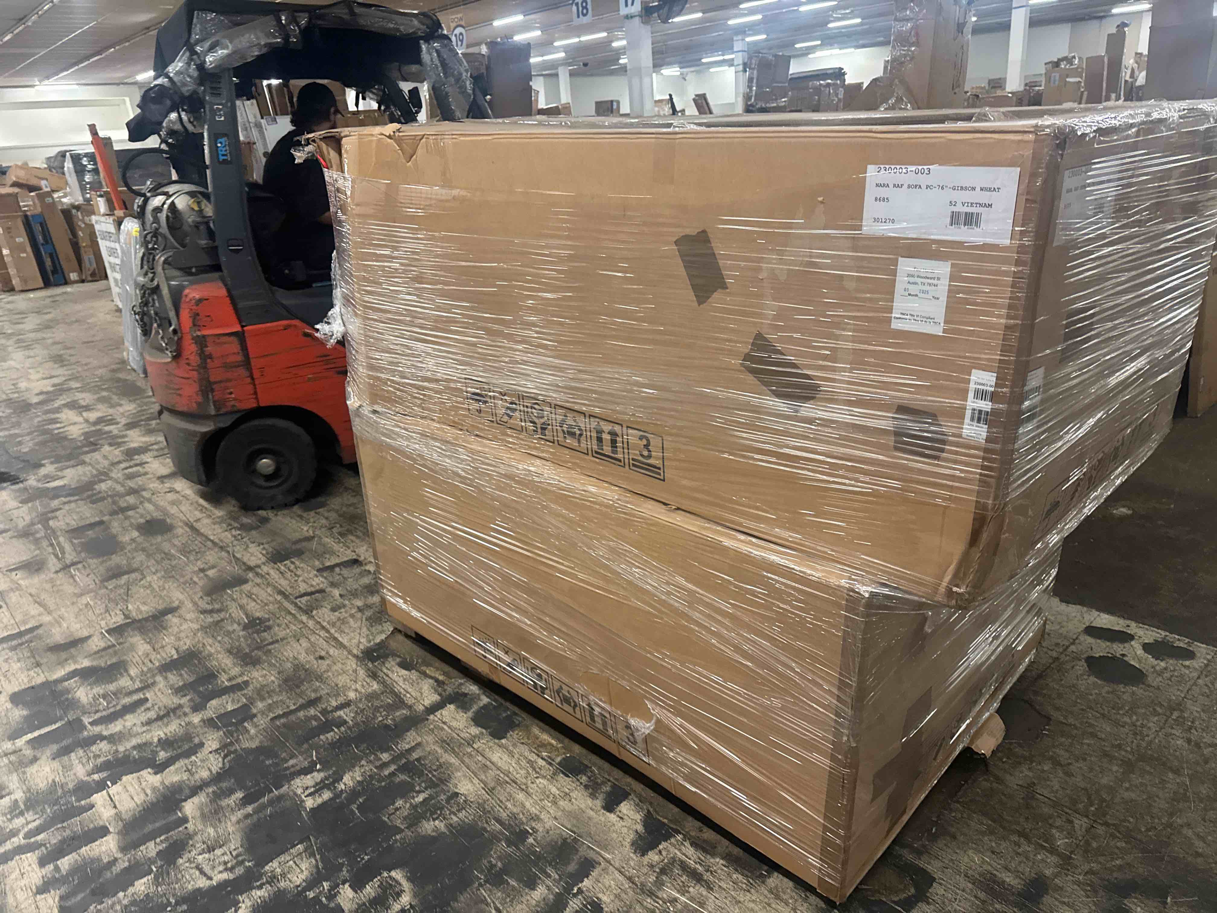 https://s3.amazonaws.com/lotting-images-prod/phillipi/YEL3401709_1779468419324.jpeg