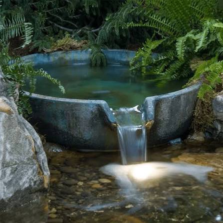 Condition photo showing New/Like New for aquascape spillway bowl water fountain, iron ore, 32 inch dia (81 cm), 78420