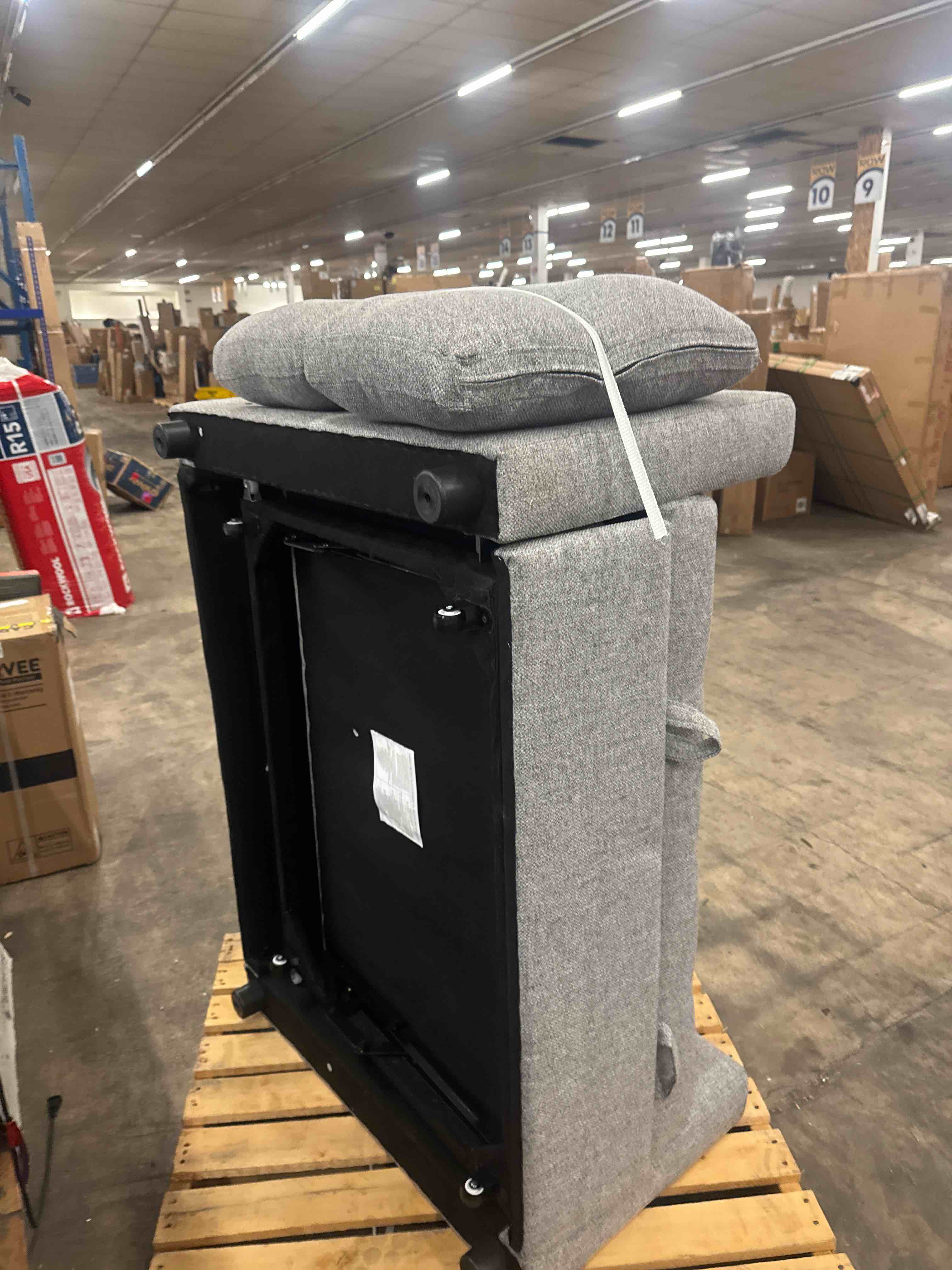 https://s3.amazonaws.com/lotting-images-prod/phillipi/YEL3401882_1781281961862.jpeg