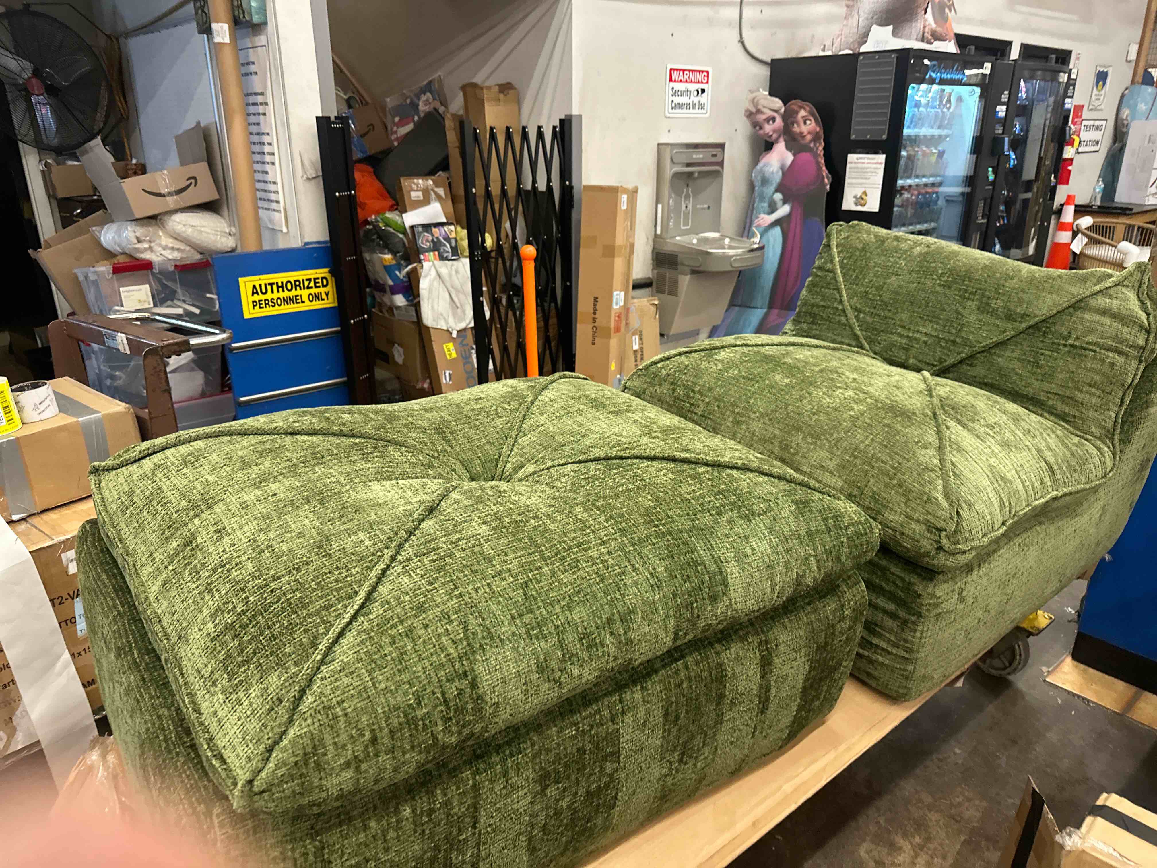 Condition photo showing New/Like New for 33.5 in. green modular chenille sectional sofa with ottoman, configurable lounge couch for living roomo