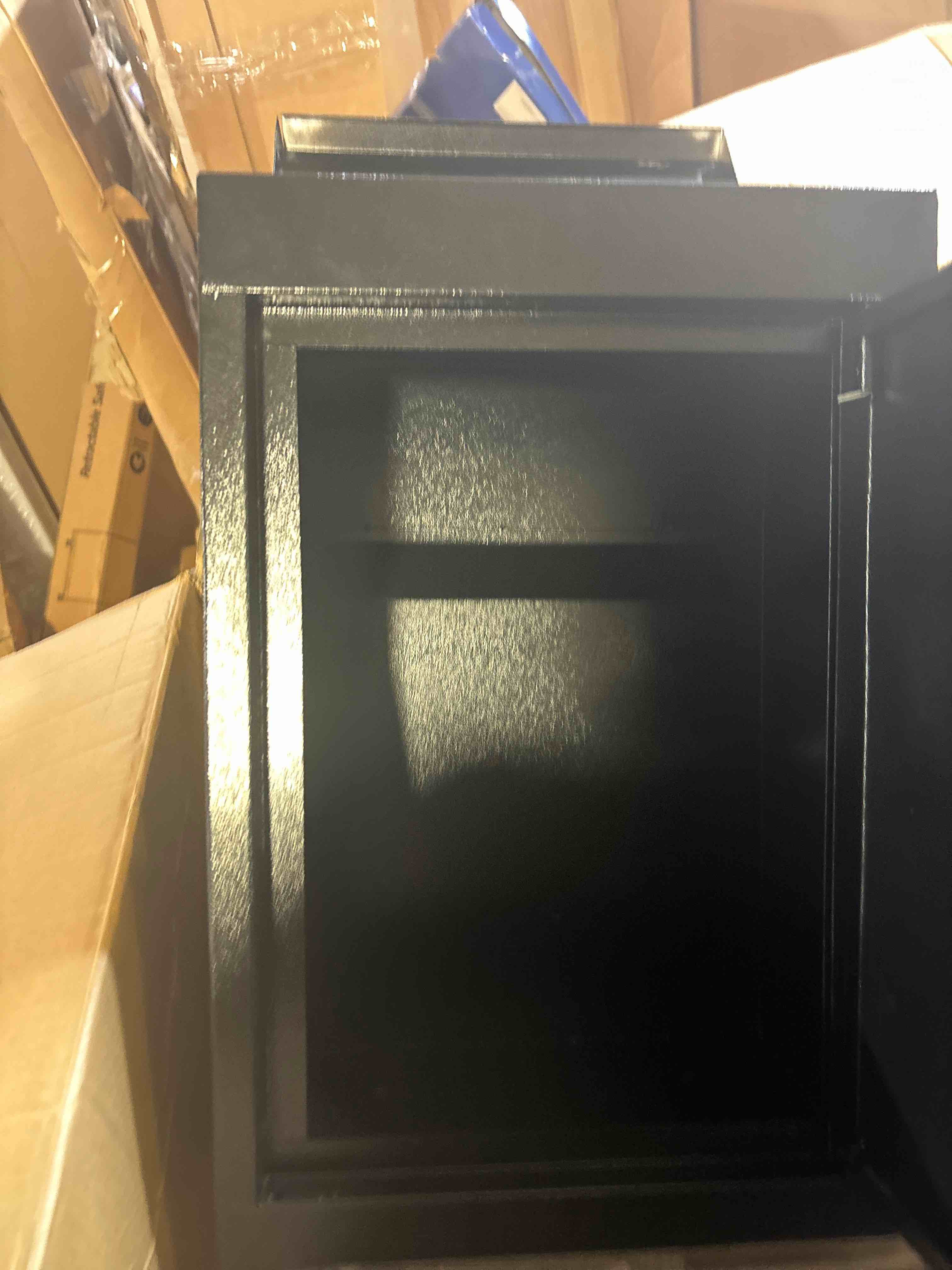 https://s3.amazonaws.com/lotting-images-prod/phillipi/YEL3779346_1726759307059.jpeg