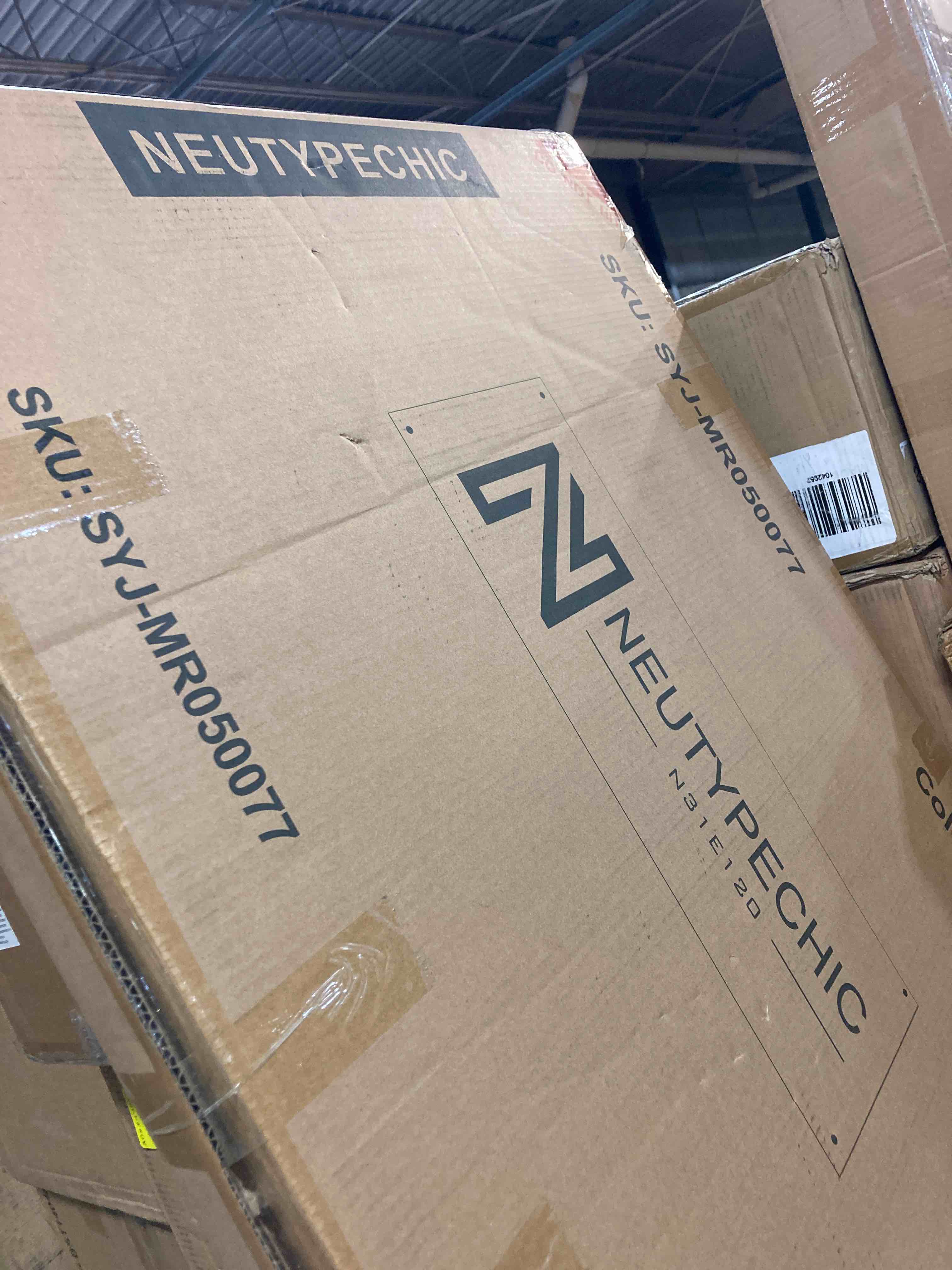 https://s3.amazonaws.com/lotting-images-prod/phillipi/YEL3787115_1729702211076.jpeg