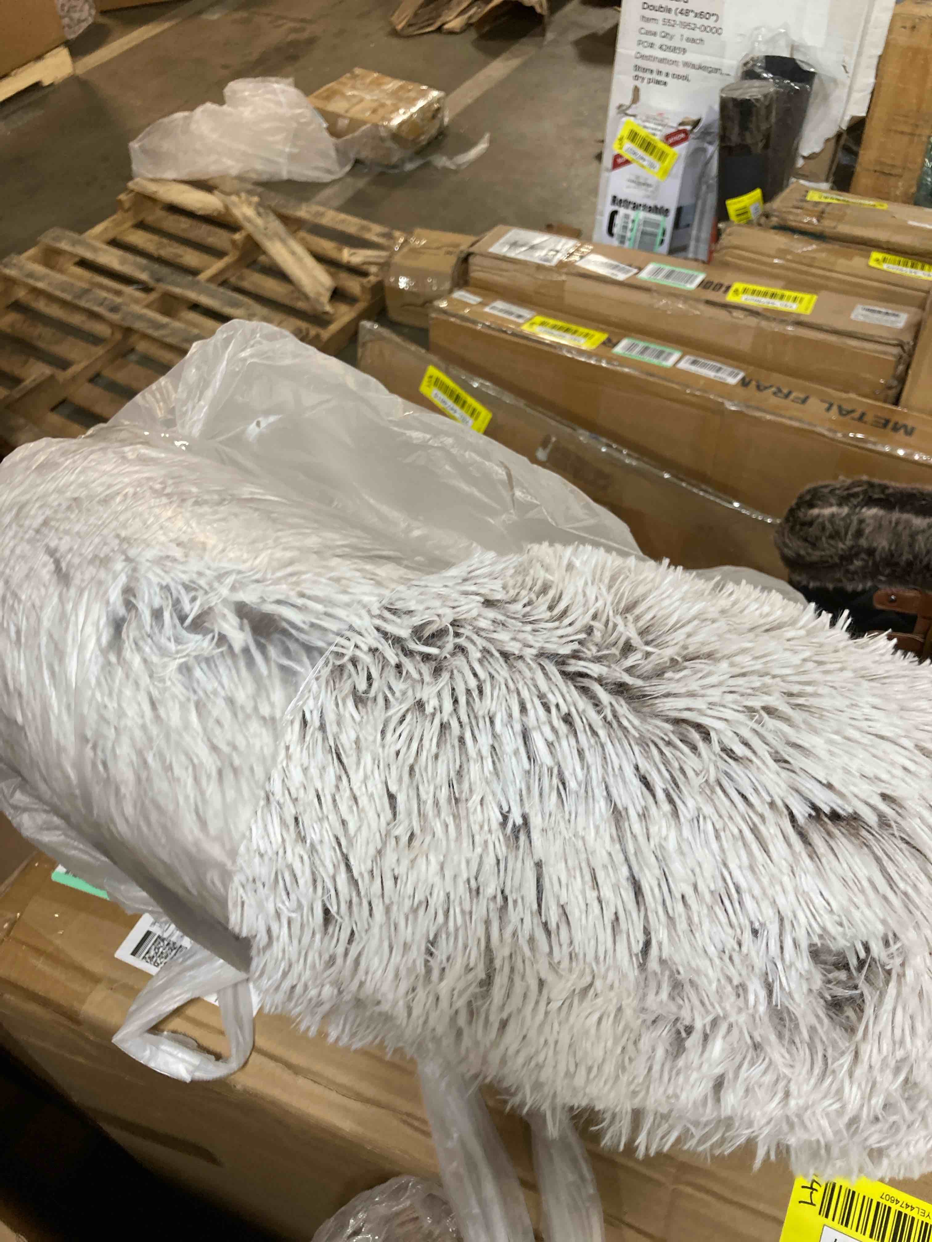 https://s3.amazonaws.com/lotting-images-prod/phillipi/YEL4474603_1701465457213.jpeg