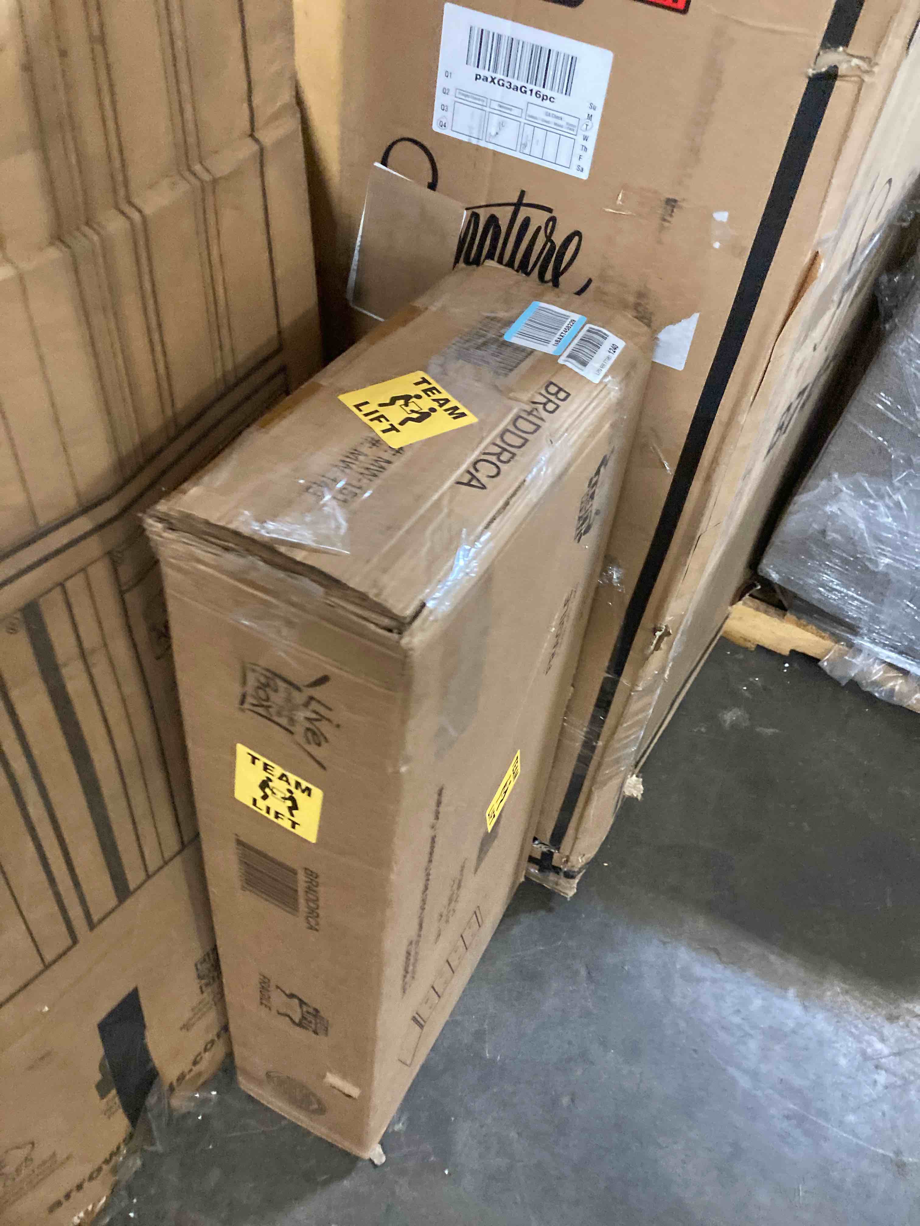 https://s3.amazonaws.com/lotting-images-prod/phillipi/YEL4736180_1686950132752.jpeg