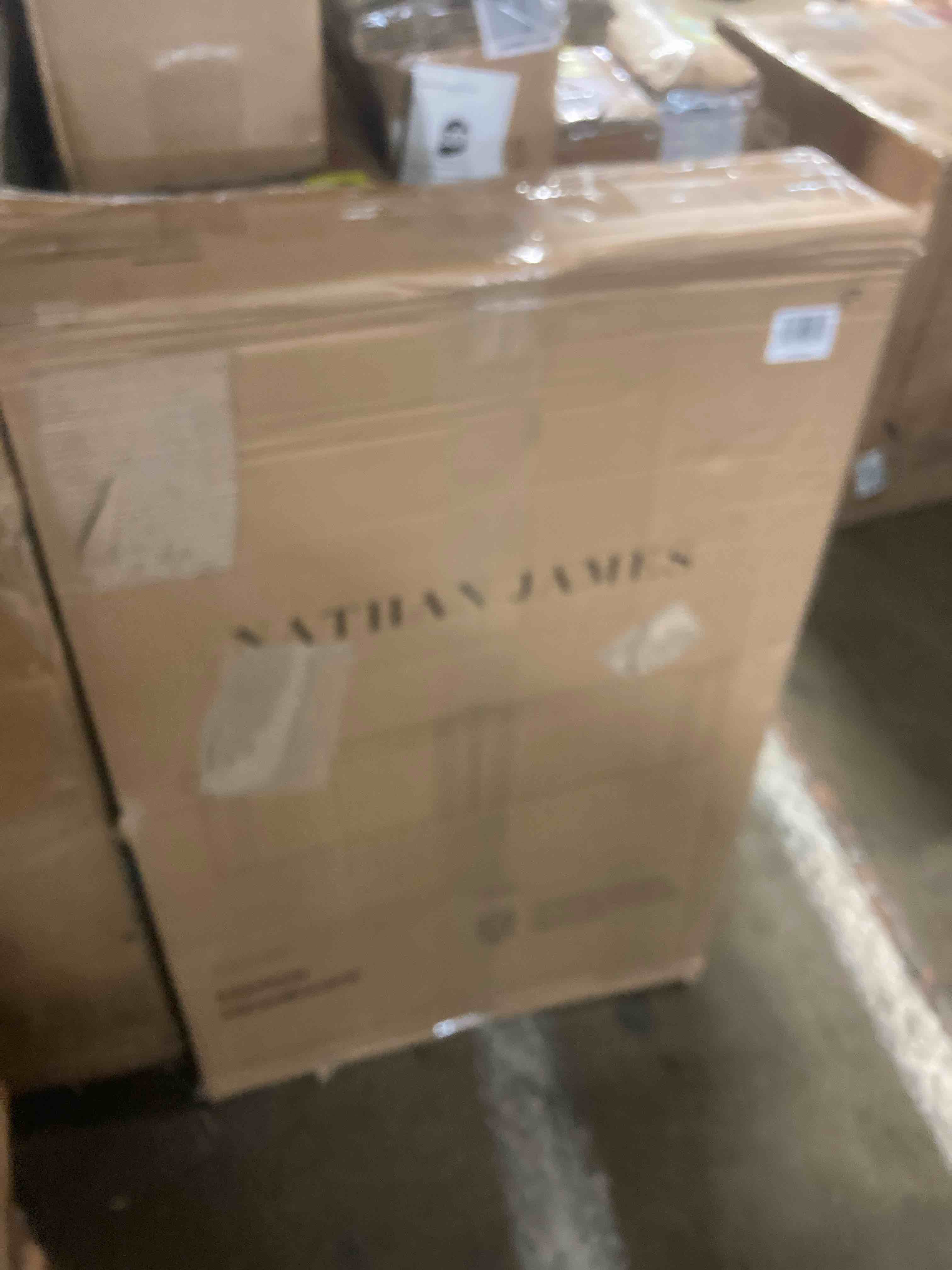 https://s3.amazonaws.com/lotting-images-prod/phillipi/YEL4745629_1686172026356.jpeg