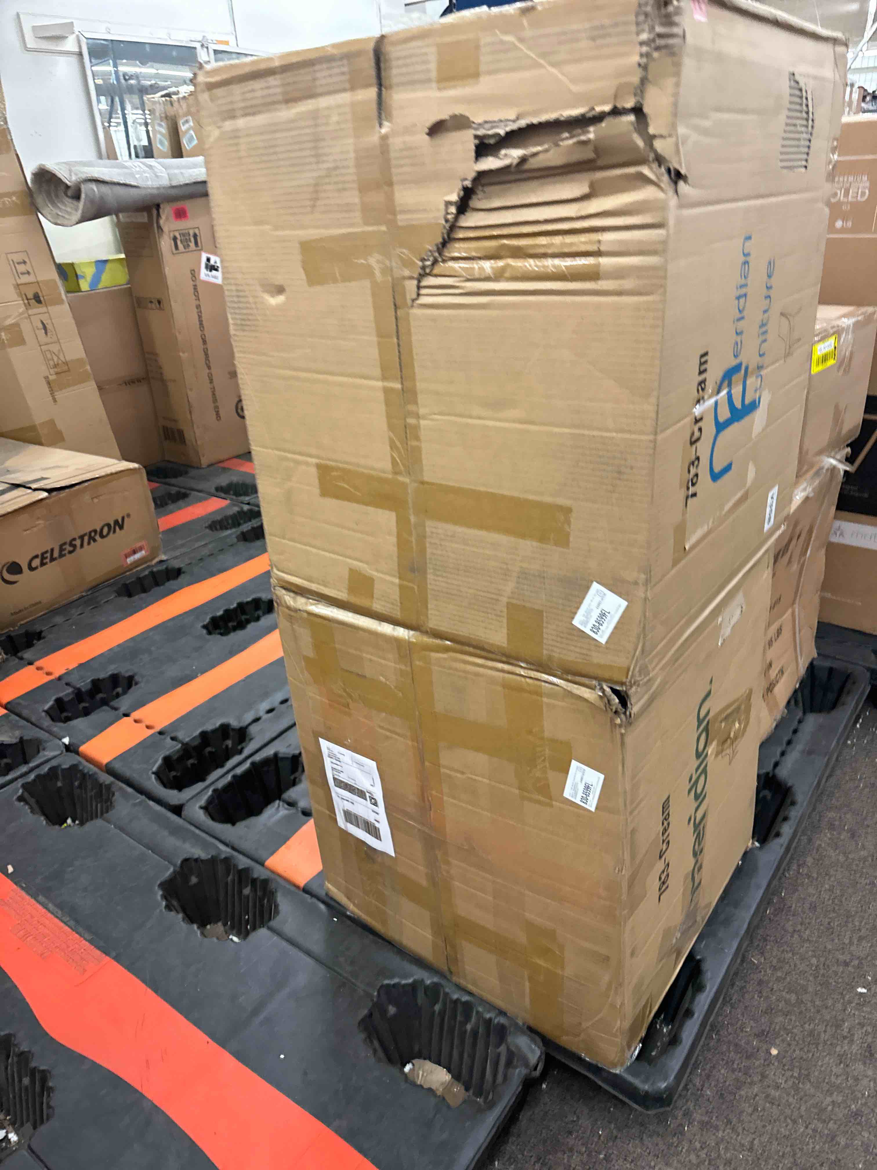 https://s3.amazonaws.com/lotting-images-prod/phillipi/YEL5013079_1726759407881.jpeg
