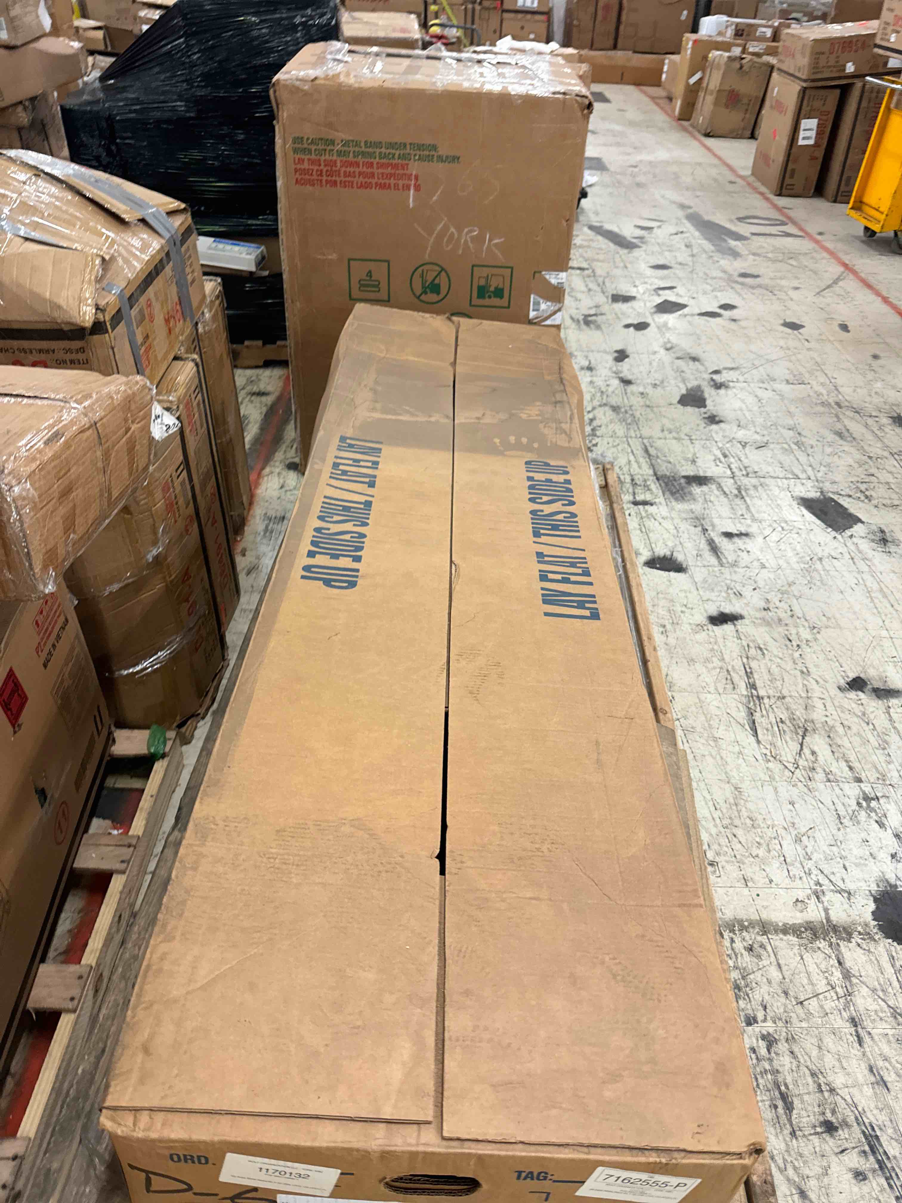 https://s3.amazonaws.com/lotting-images-prod/phillipi/YEL5013341_1728586217778.jpeg