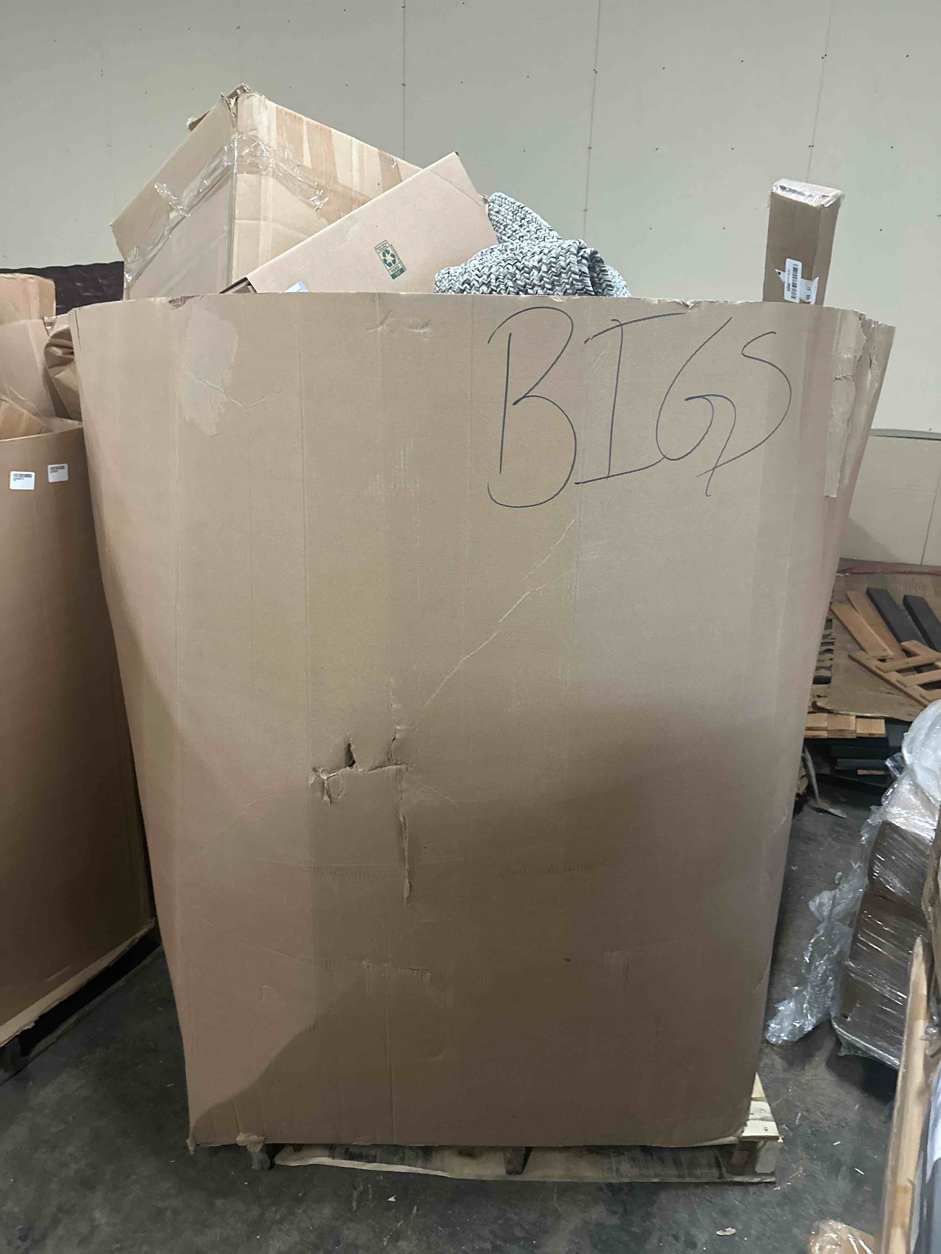 https://s3.amazonaws.com/lotting-images-prod/phillipi/YEL5013530_1711561854825.jpeg