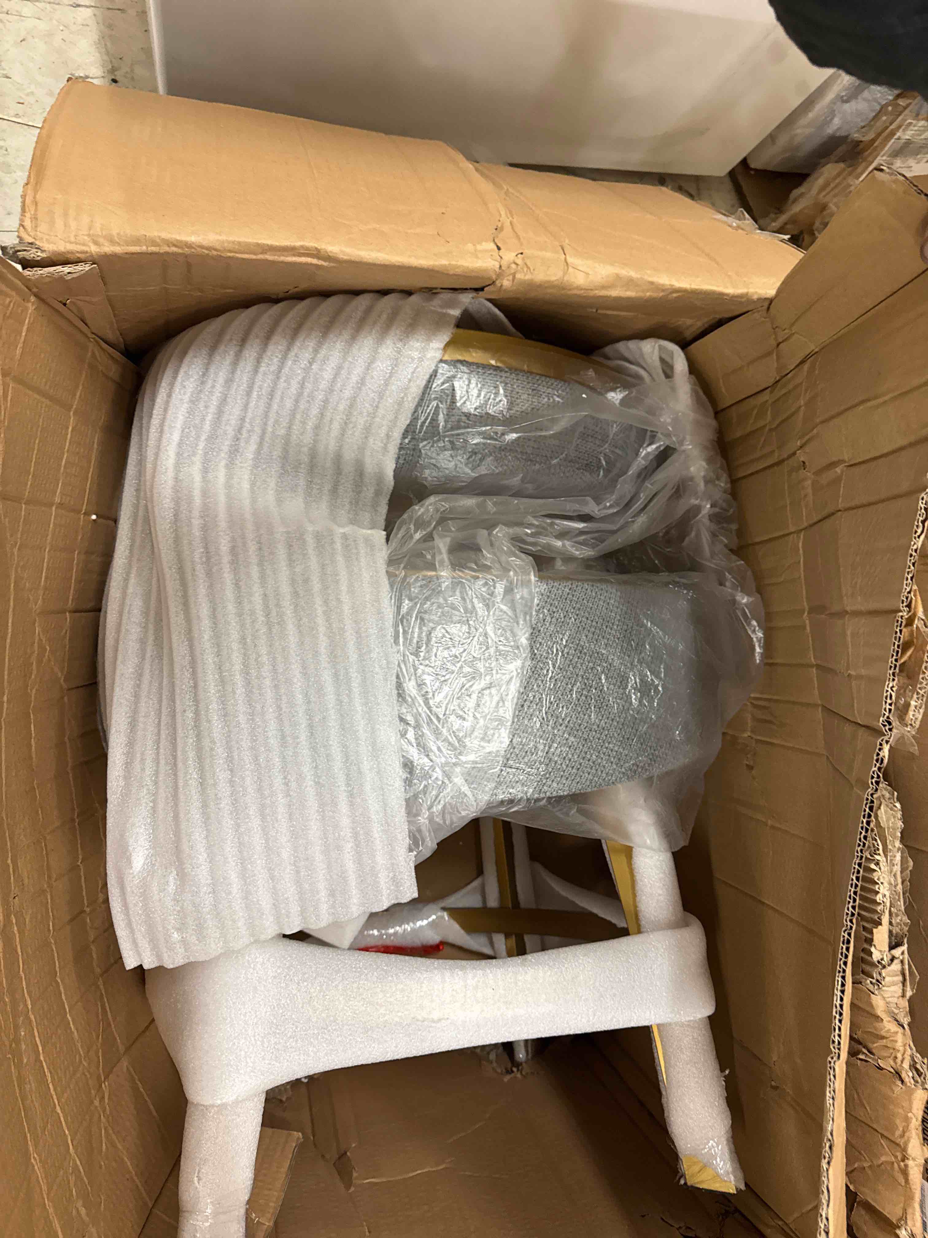 https://s3.amazonaws.com/lotting-images-prod/phillipi/YEL5013834_1738858030393.jpeg