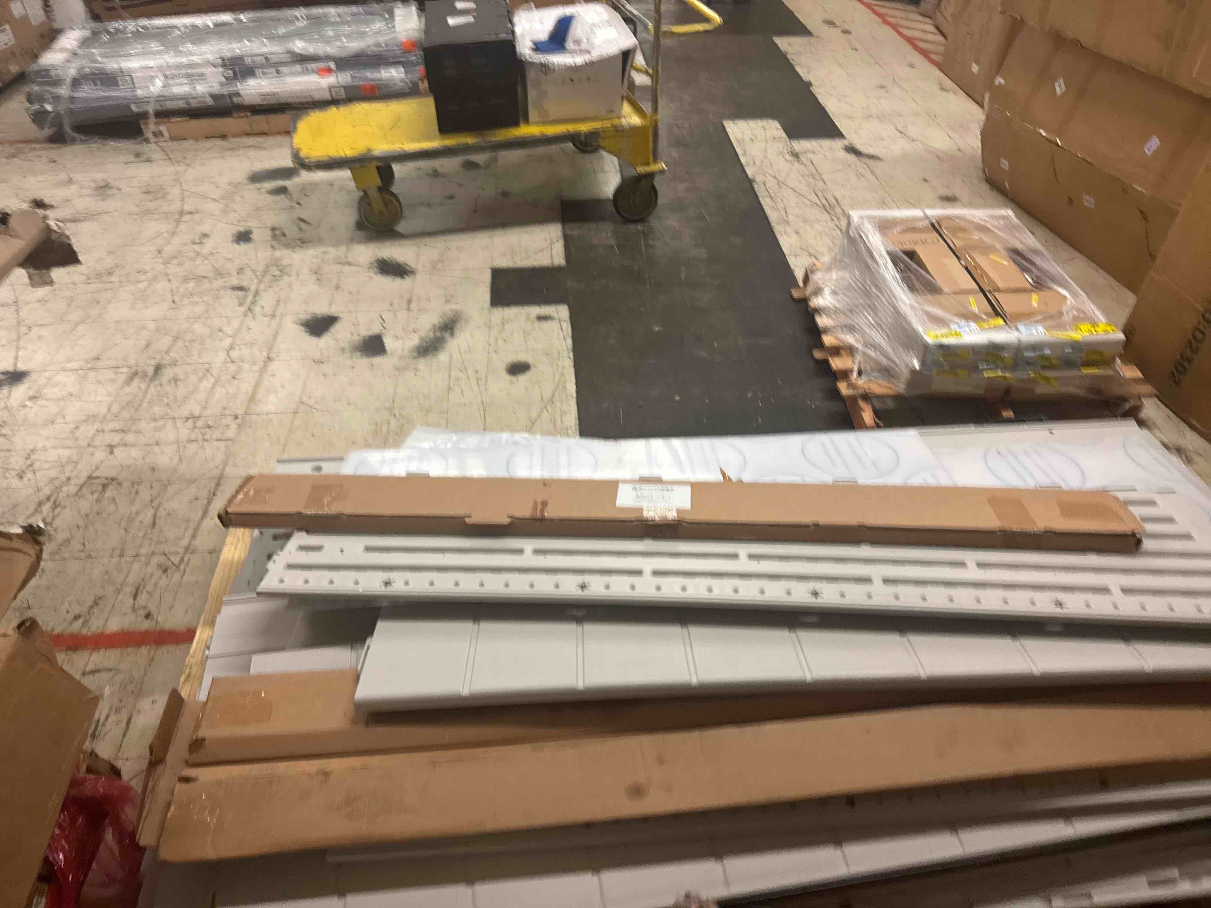 https://s3.amazonaws.com/lotting-images-prod/phillipi/YEL5014671_1752241346709.jpeg