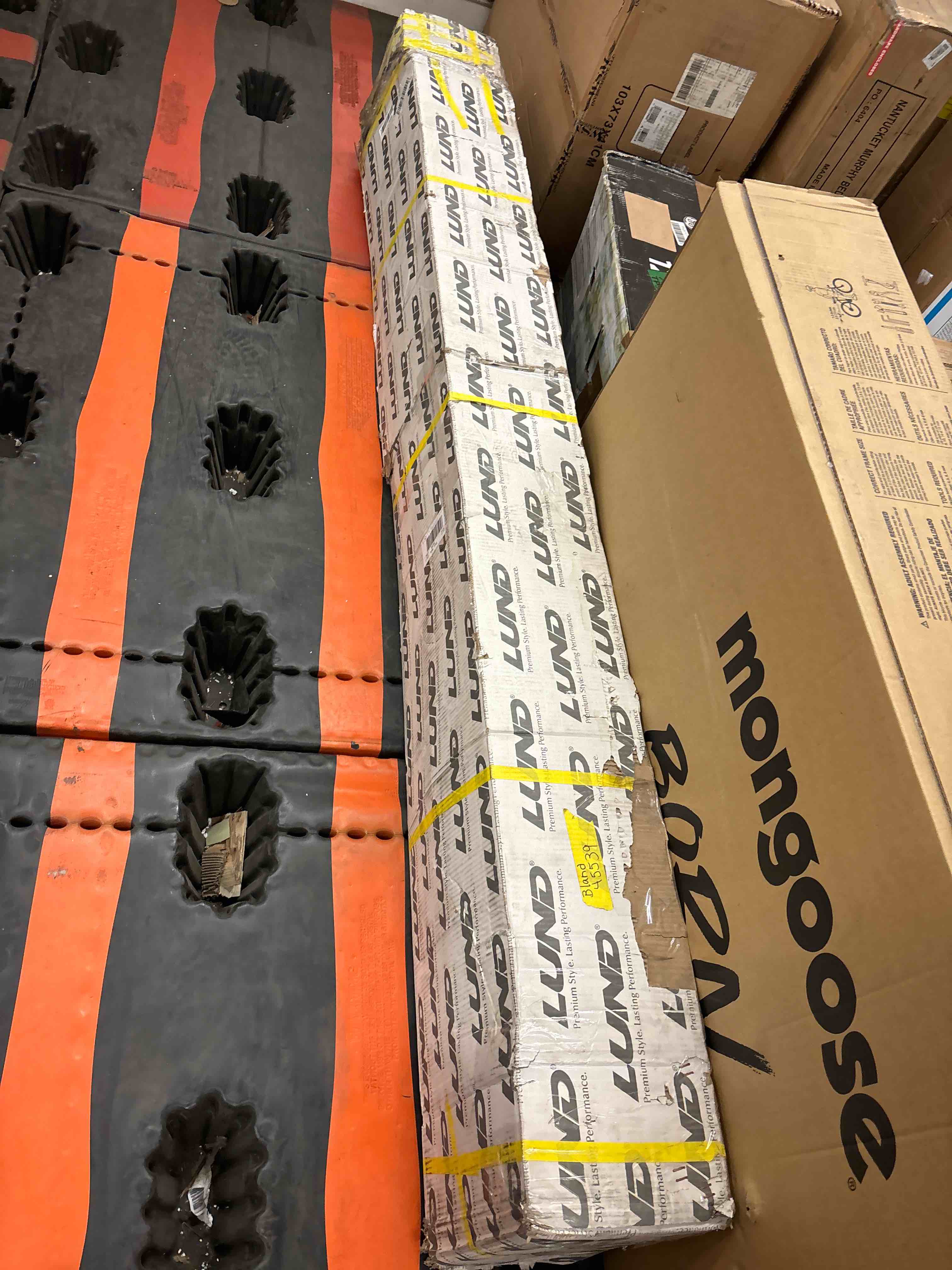 https://s3.amazonaws.com/lotting-images-prod/phillipi/YEL5018130_1703875008408.jpeg