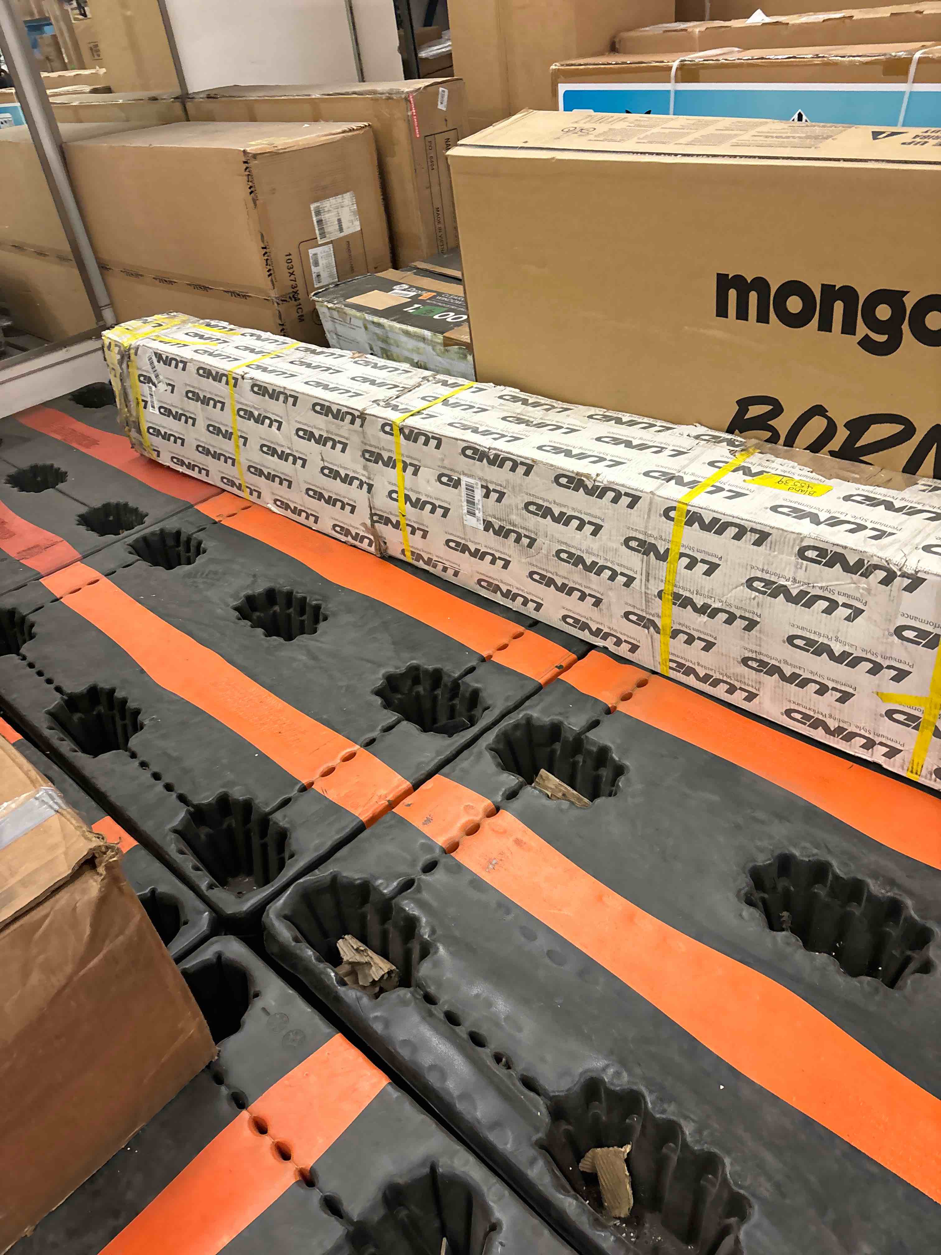 https://s3.amazonaws.com/lotting-images-prod/phillipi/YEL5018130_1703875012060.jpeg