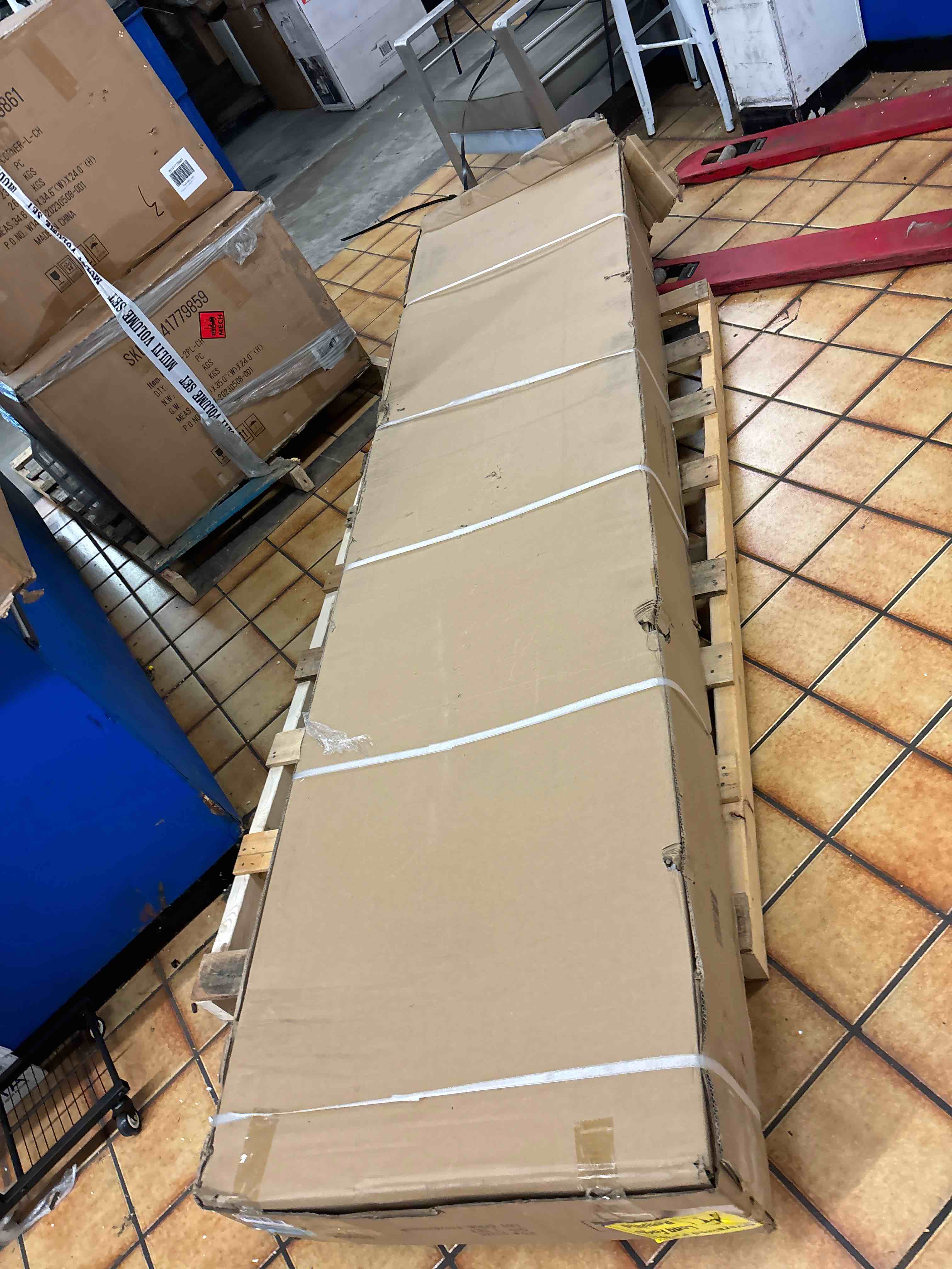 https://s3.amazonaws.com/lotting-images-prod/phillipi/YEL5018131_1703876081189.jpeg