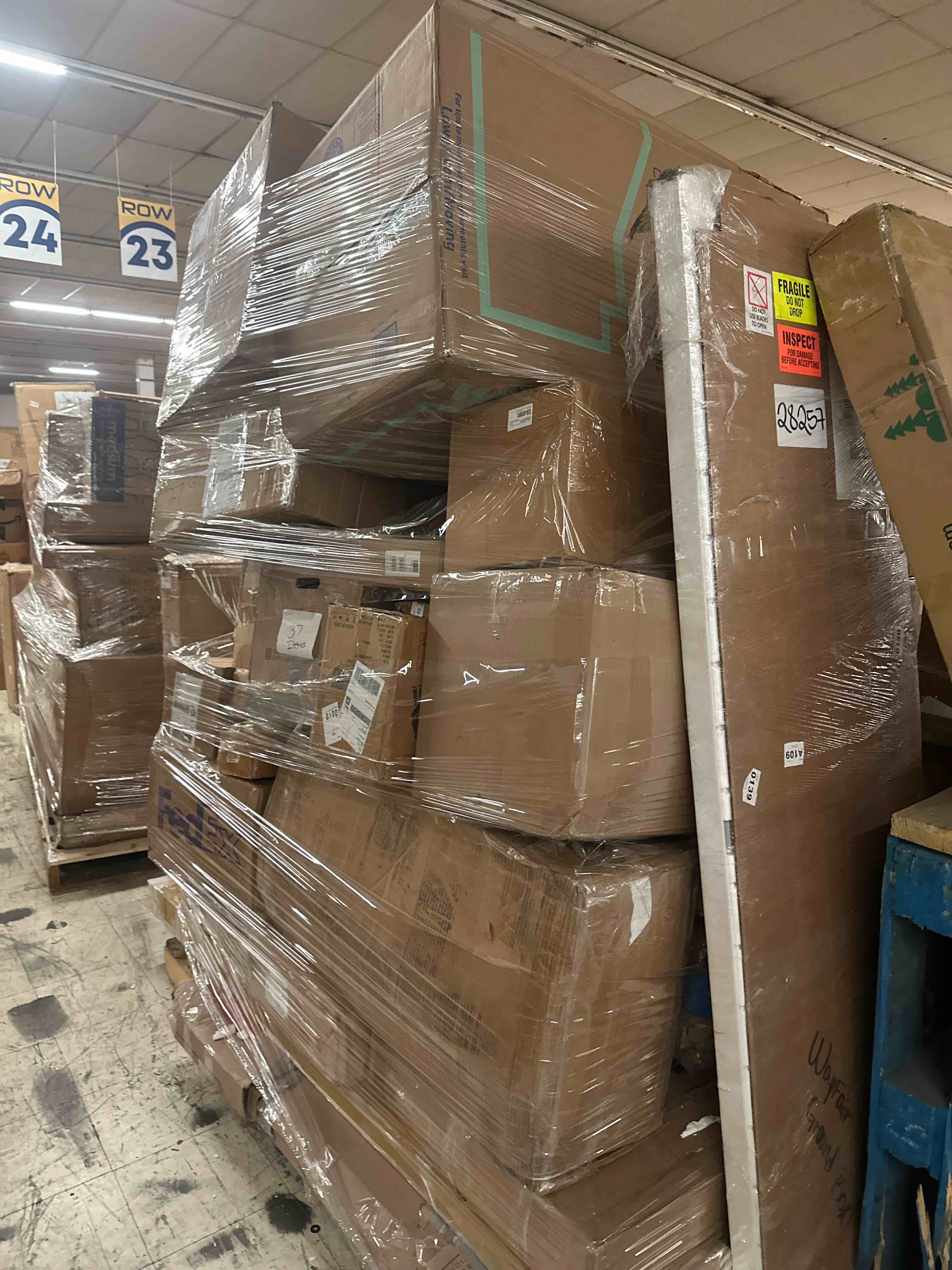 https://s3.amazonaws.com/lotting-images-prod/phillipi/YEL5018253_1713993864621.jpeg
