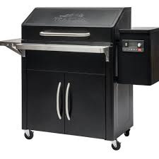  SILVERTON 810 PELLET GRILL (POWERS ON - NEEDS REPLACEMENT SHELF $199, SEE PHOTOS 14-15.)