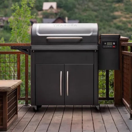 Traeger Silverton XL Pellet Grill (COMPLETE) Powers on. Tested.)