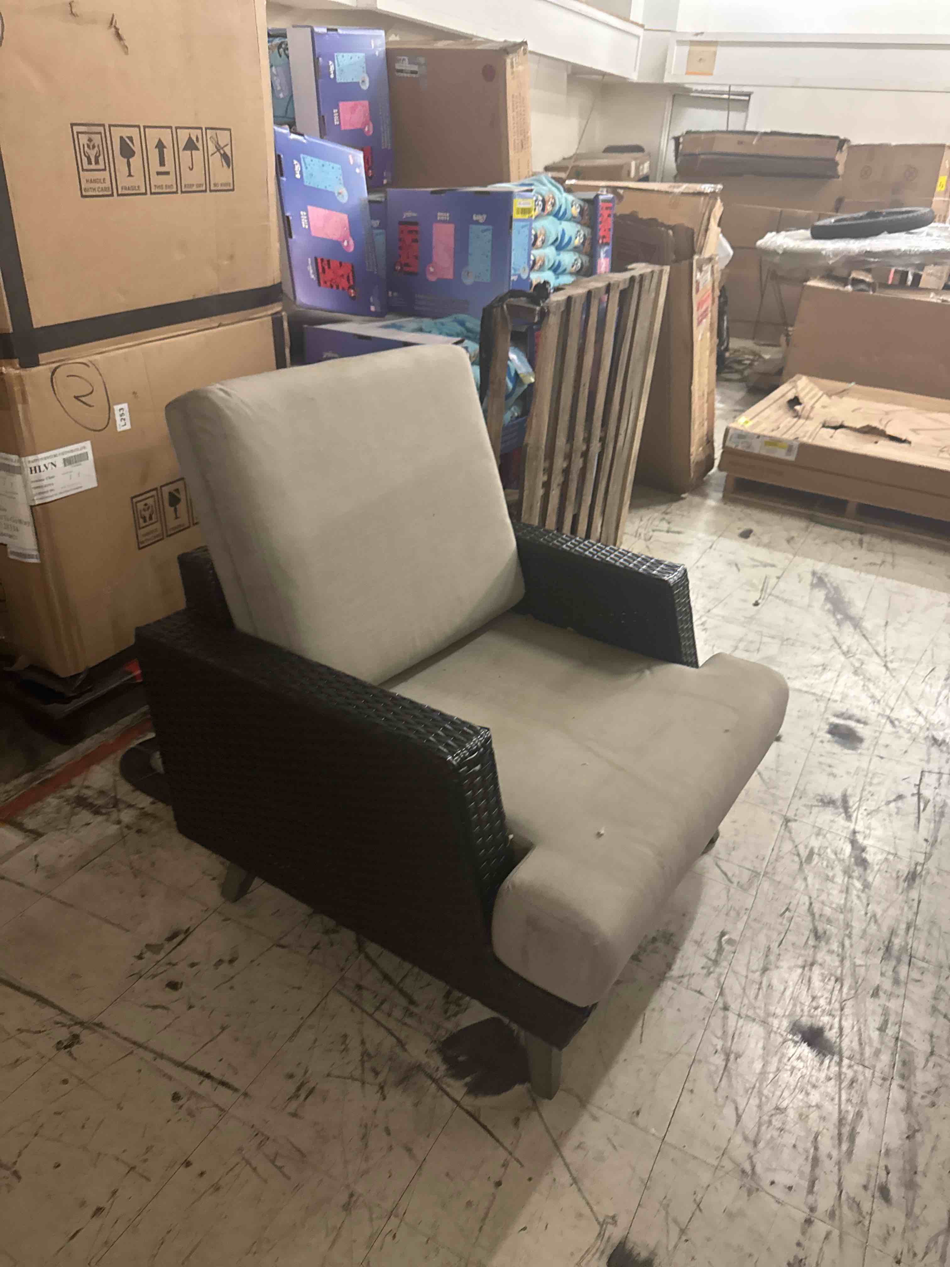 https://s3.amazonaws.com/lotting-images-prod/phillipi/YEL5020096_1755197309708.jpeg