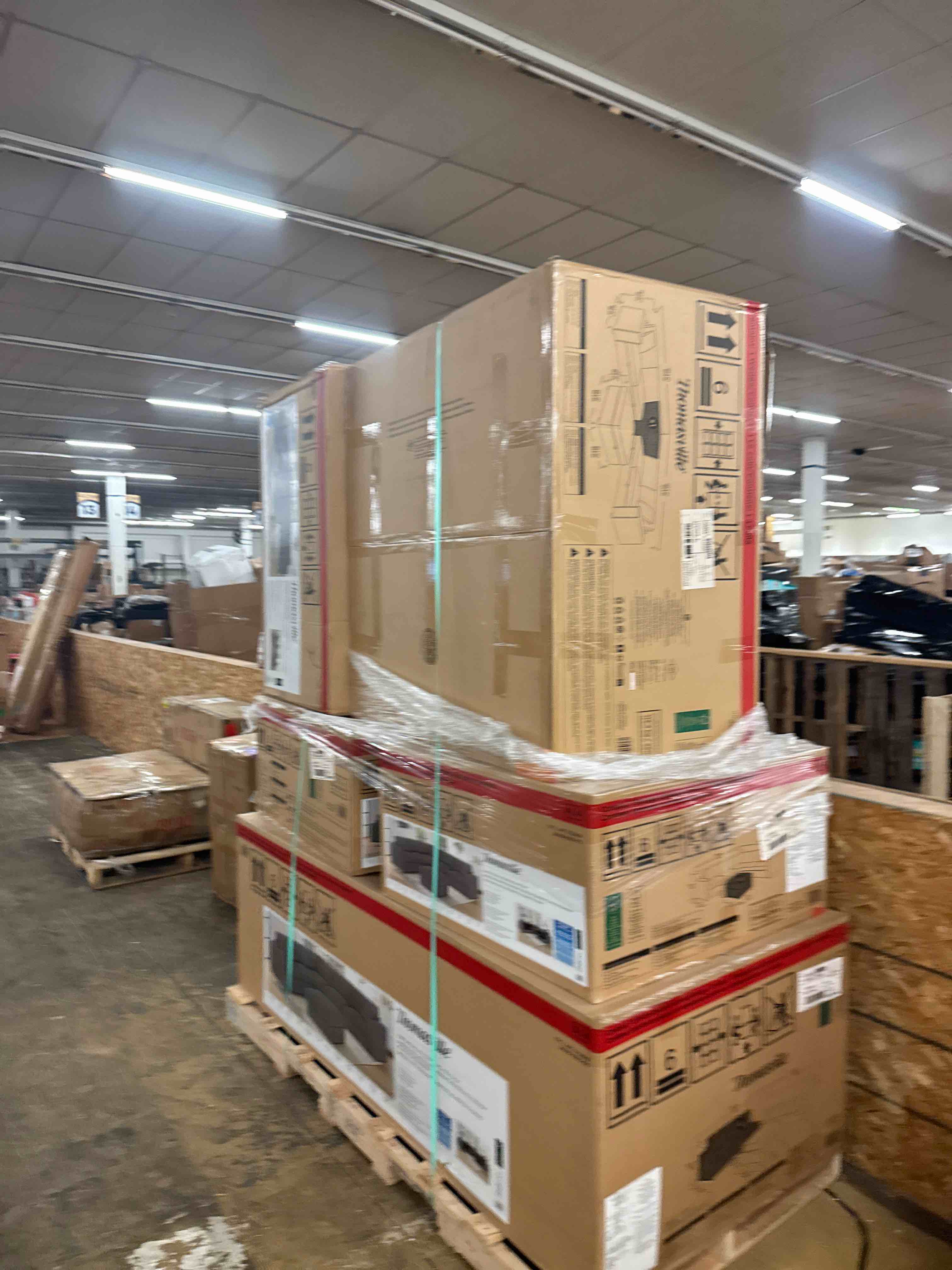 https://s3.amazonaws.com/lotting-images-prod/phillipi/YEL5020339_1758229492347.jpeg