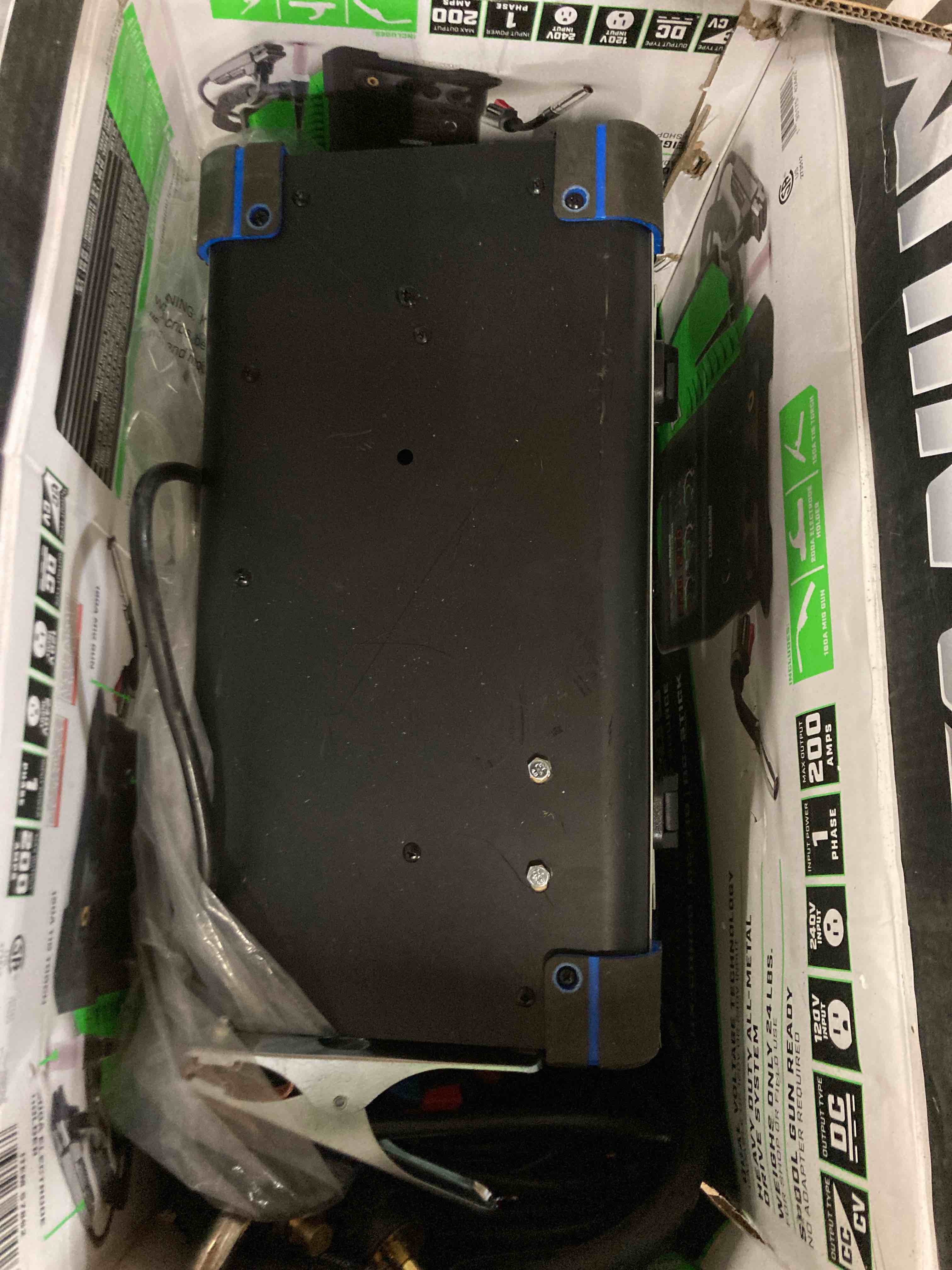 https://s3.amazonaws.com/lotting-images-prod/phillipi/YEL5063105_1702675884411.jpeg