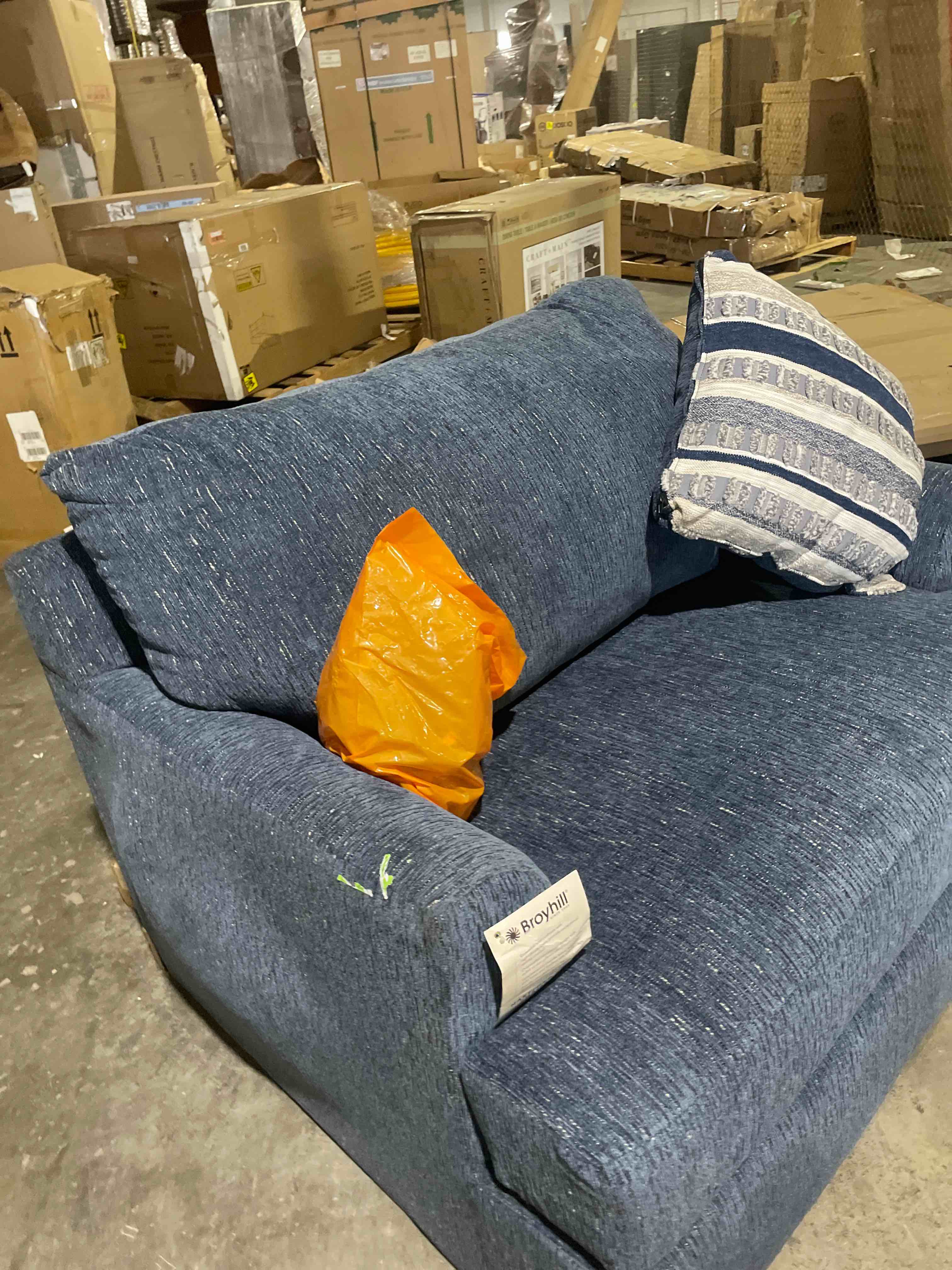 https://s3.amazonaws.com/lotting-images-prod/phillipi/YEL5066582_1698163256582.jpeg
