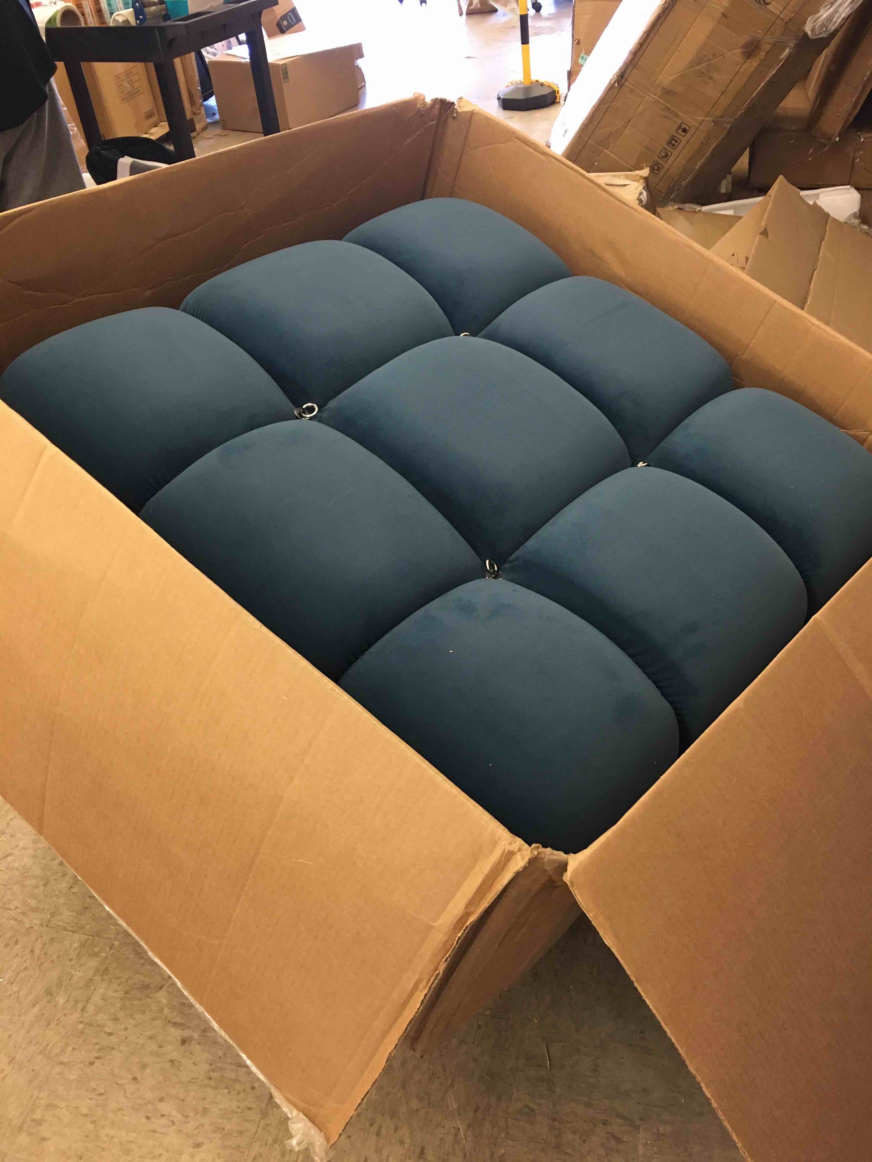 https://s3.amazonaws.com/lotting-images-prod/phillipi/YEL5135183_1693233063209.jpeg