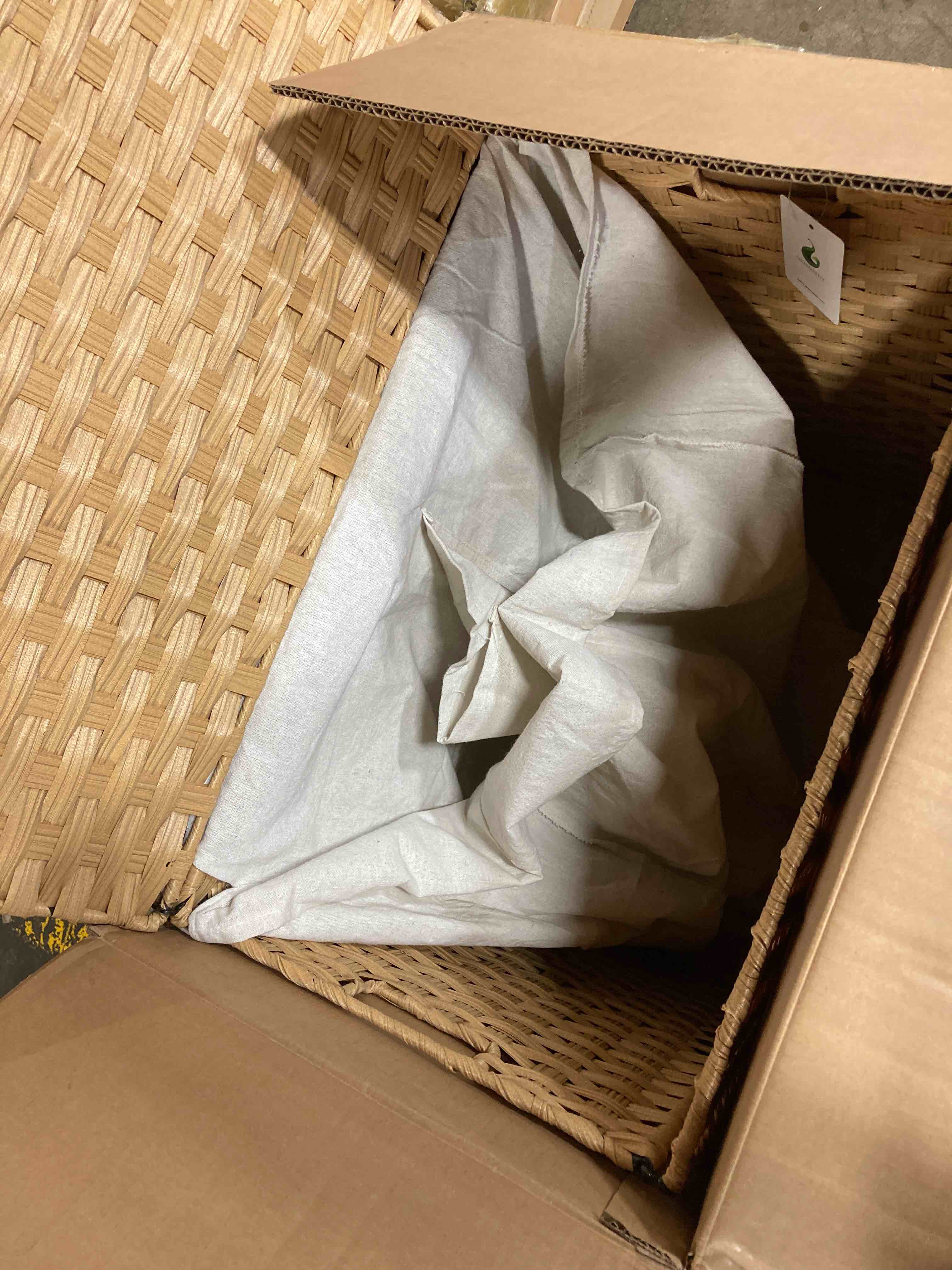 https://s3.amazonaws.com/lotting-images-prod/phillipi/YEL5137508_1695223524838.jpeg