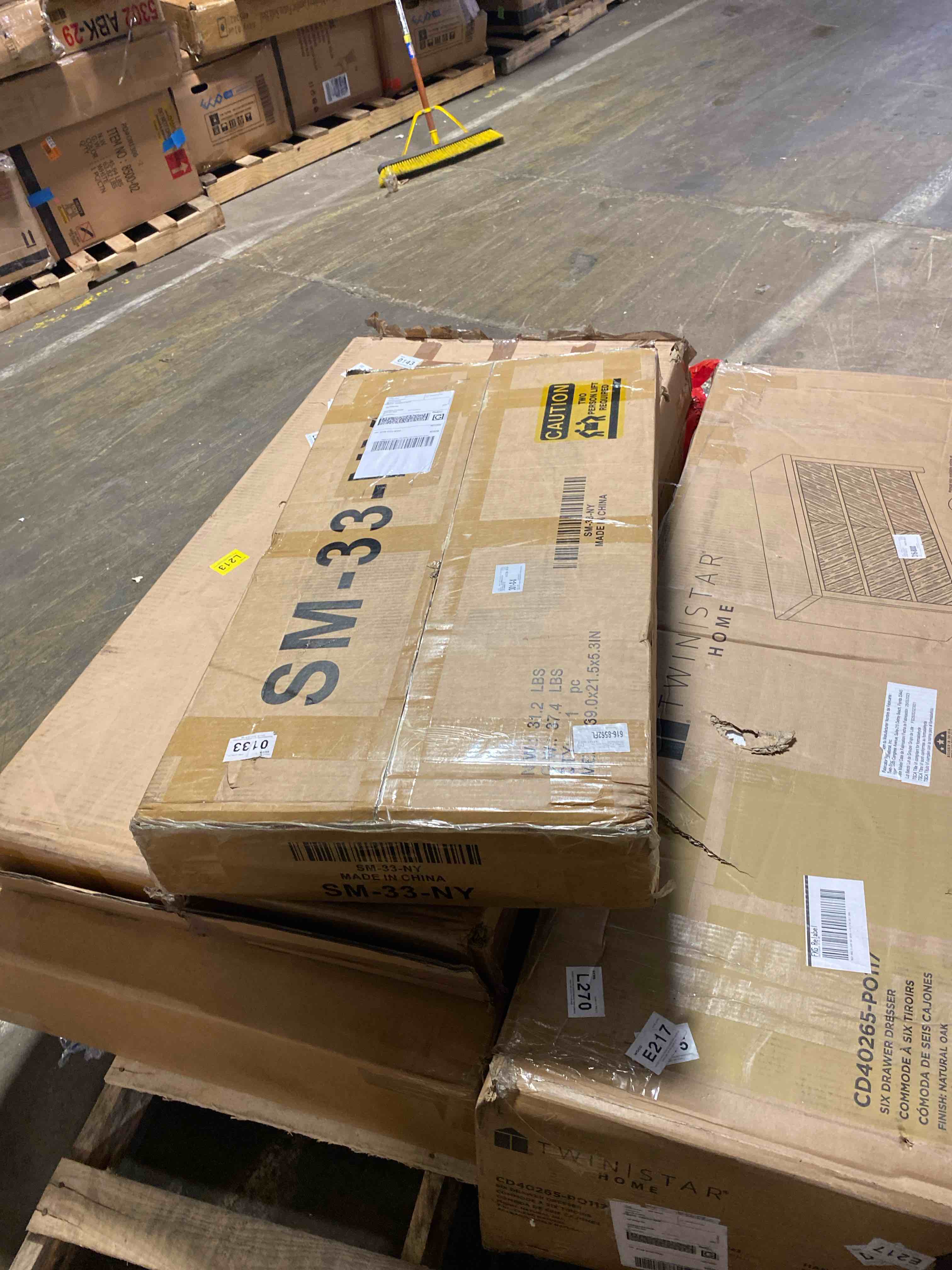 https://s3.amazonaws.com/lotting-images-prod/phillipi/YEL5148850_1718225581015.jpeg