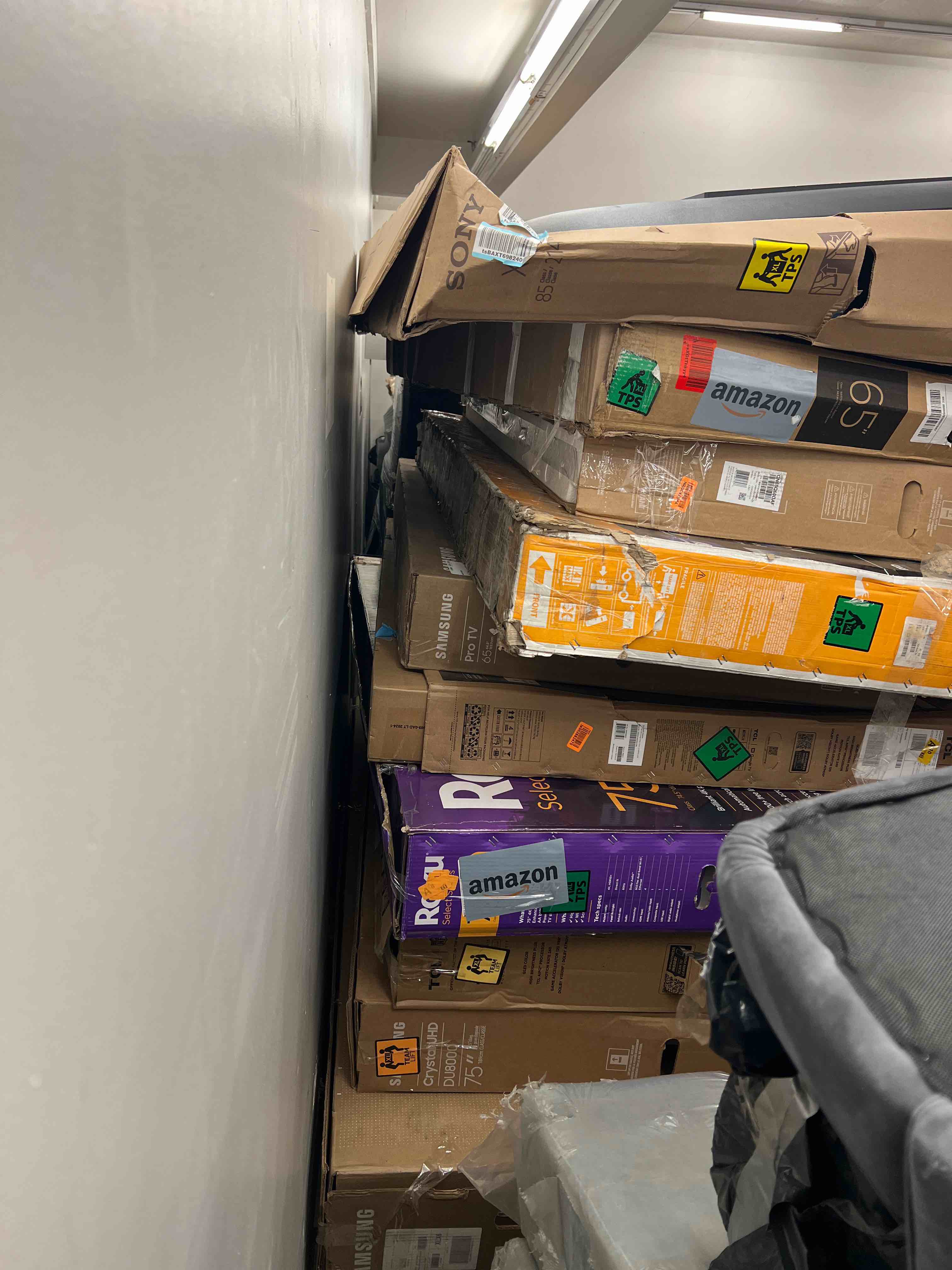 https://s3.amazonaws.com/lotting-images-prod/phillipi/YEL5440965_1731530973502.jpeg