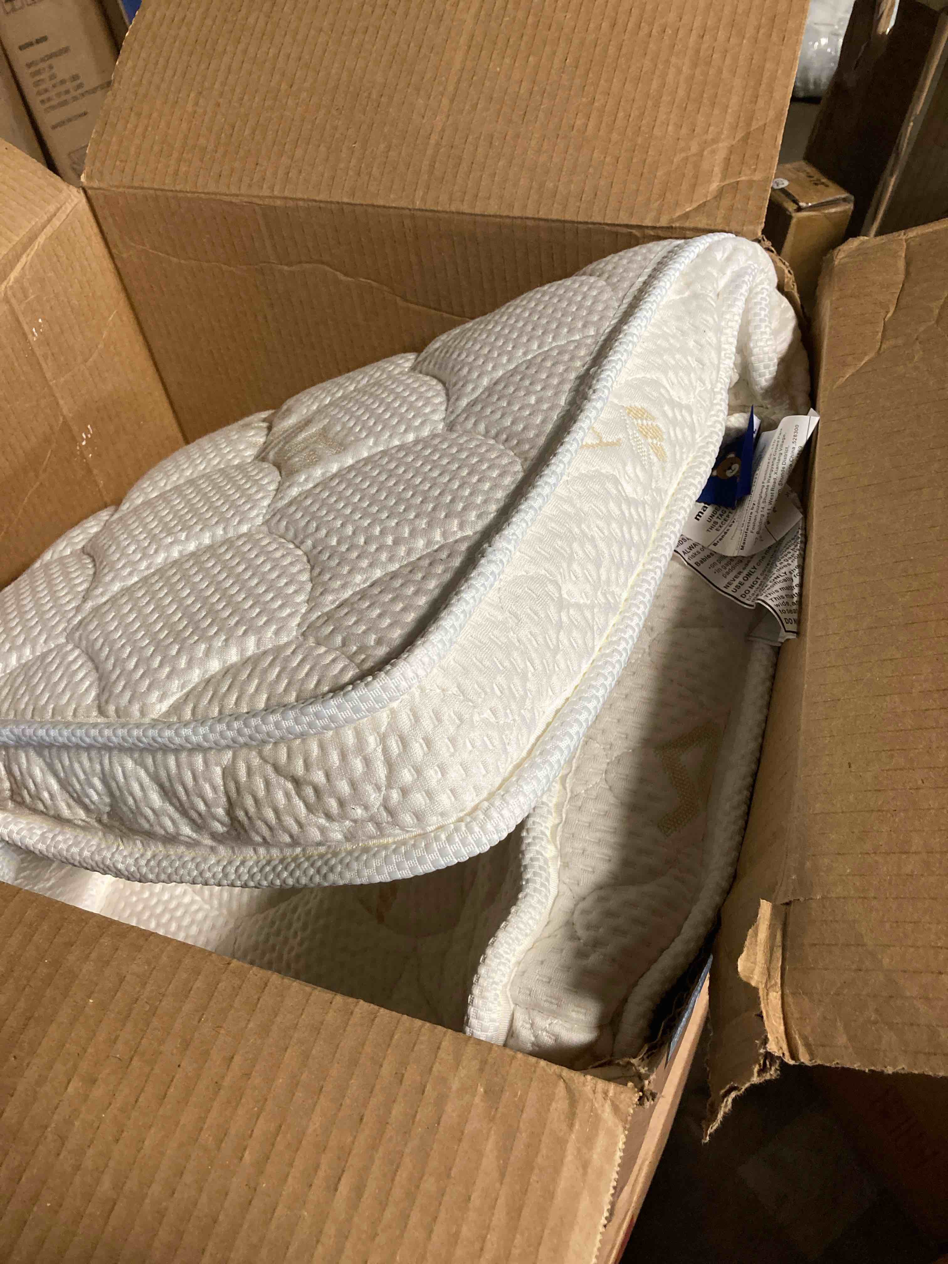 https://s3.amazonaws.com/lotting-images-prod/phillipi/YEL5666190_1706026109360.jpeg