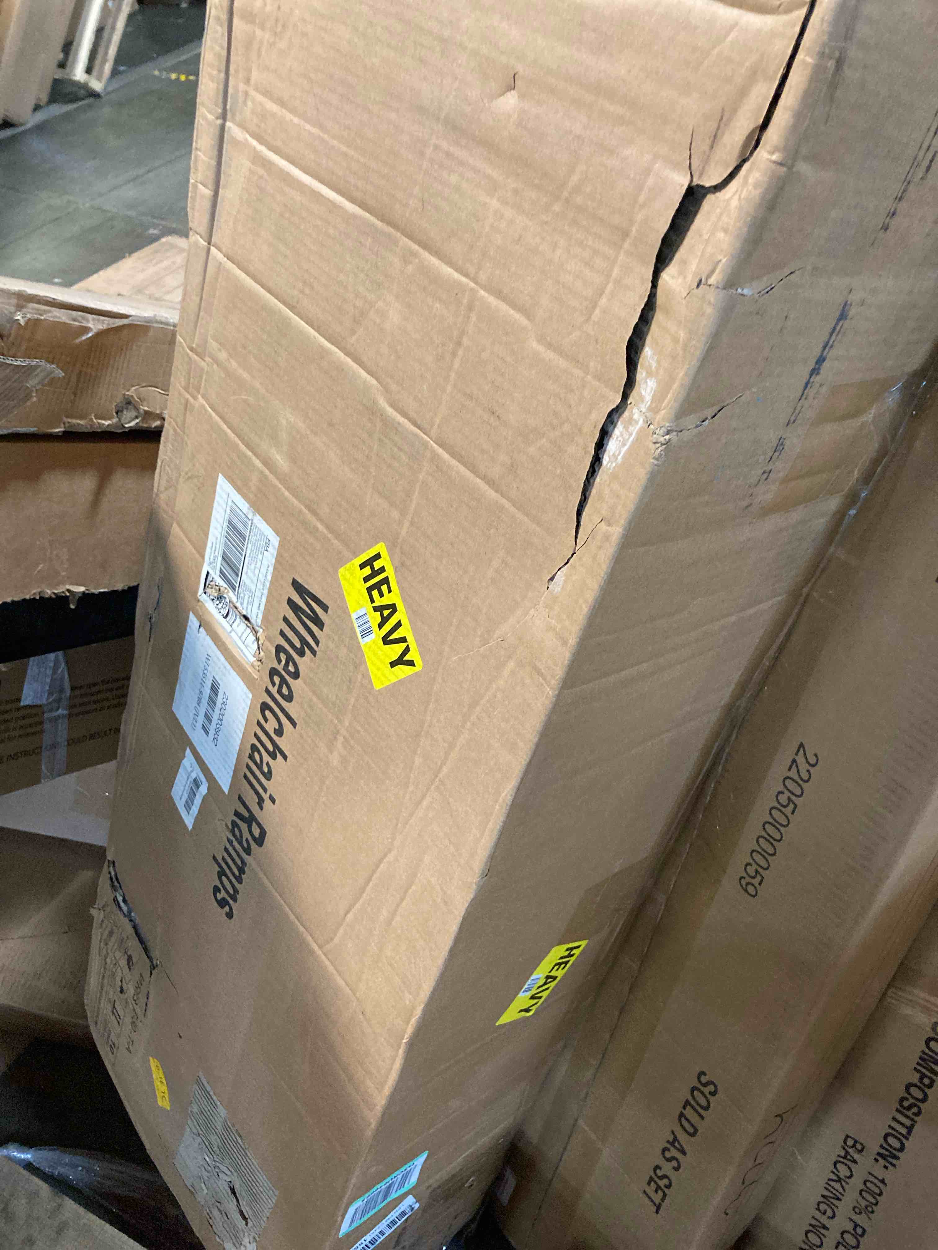 https://s3.amazonaws.com/lotting-images-prod/phillipi/YEL5666363_1706209551003.jpeg