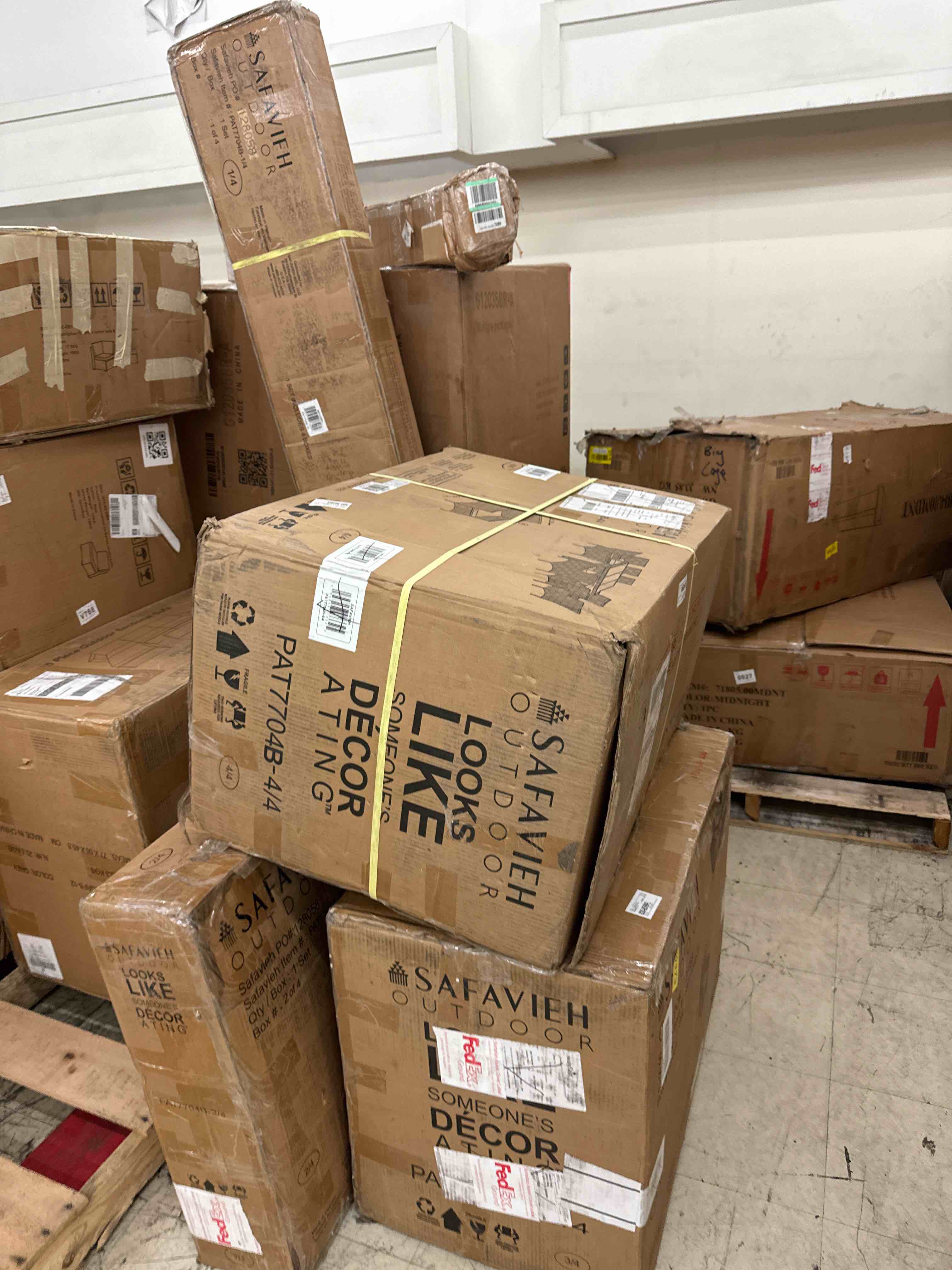 https://s3.amazonaws.com/lotting-images-prod/phillipi/YEL5873094_1720729217617.jpeg