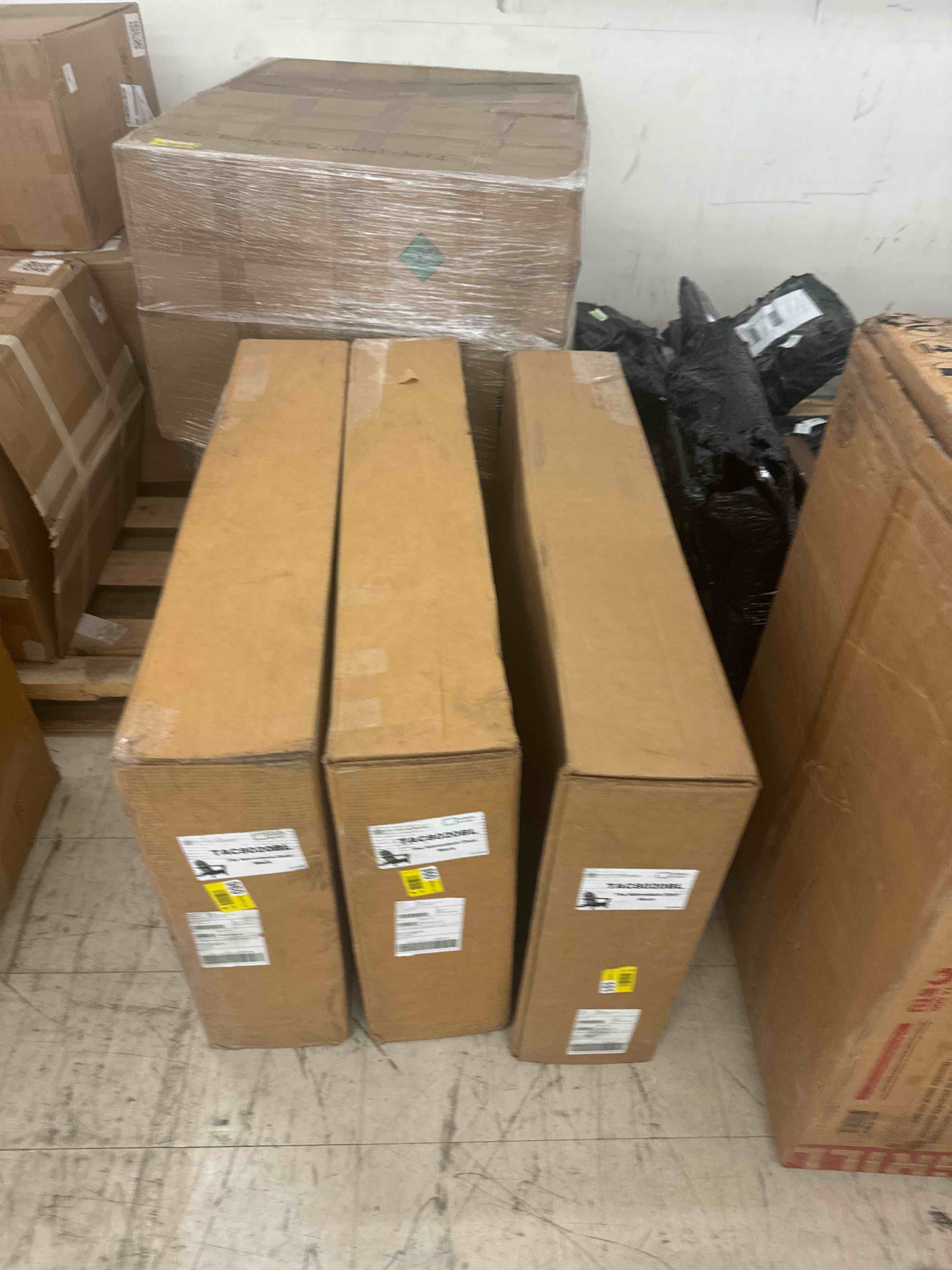 https://s3.amazonaws.com/lotting-images-prod/phillipi/YEL5873283_1723754227118.jpeg