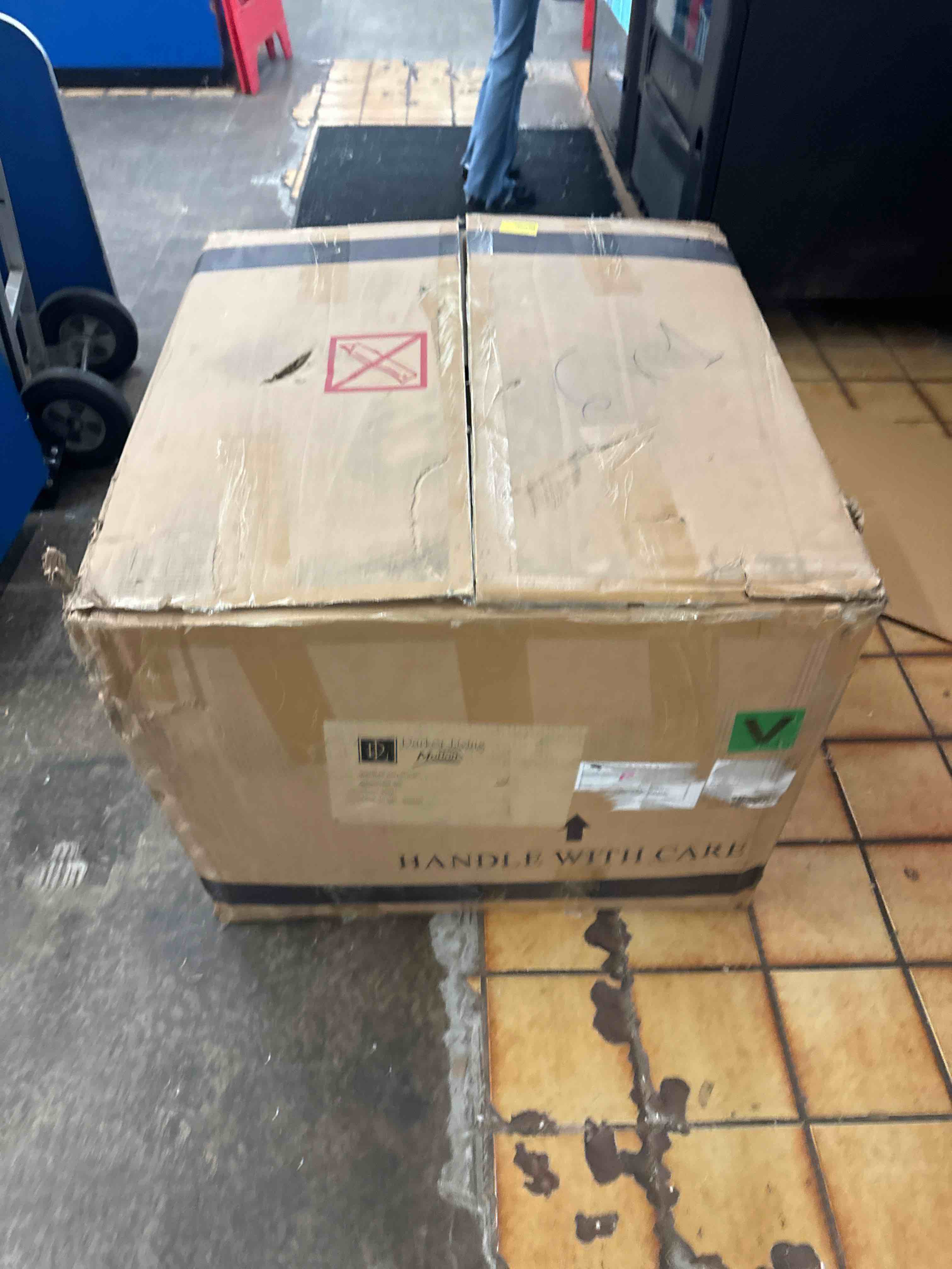https://s3.amazonaws.com/lotting-images-prod/phillipi/YEL5873302_1723821624889.jpeg
