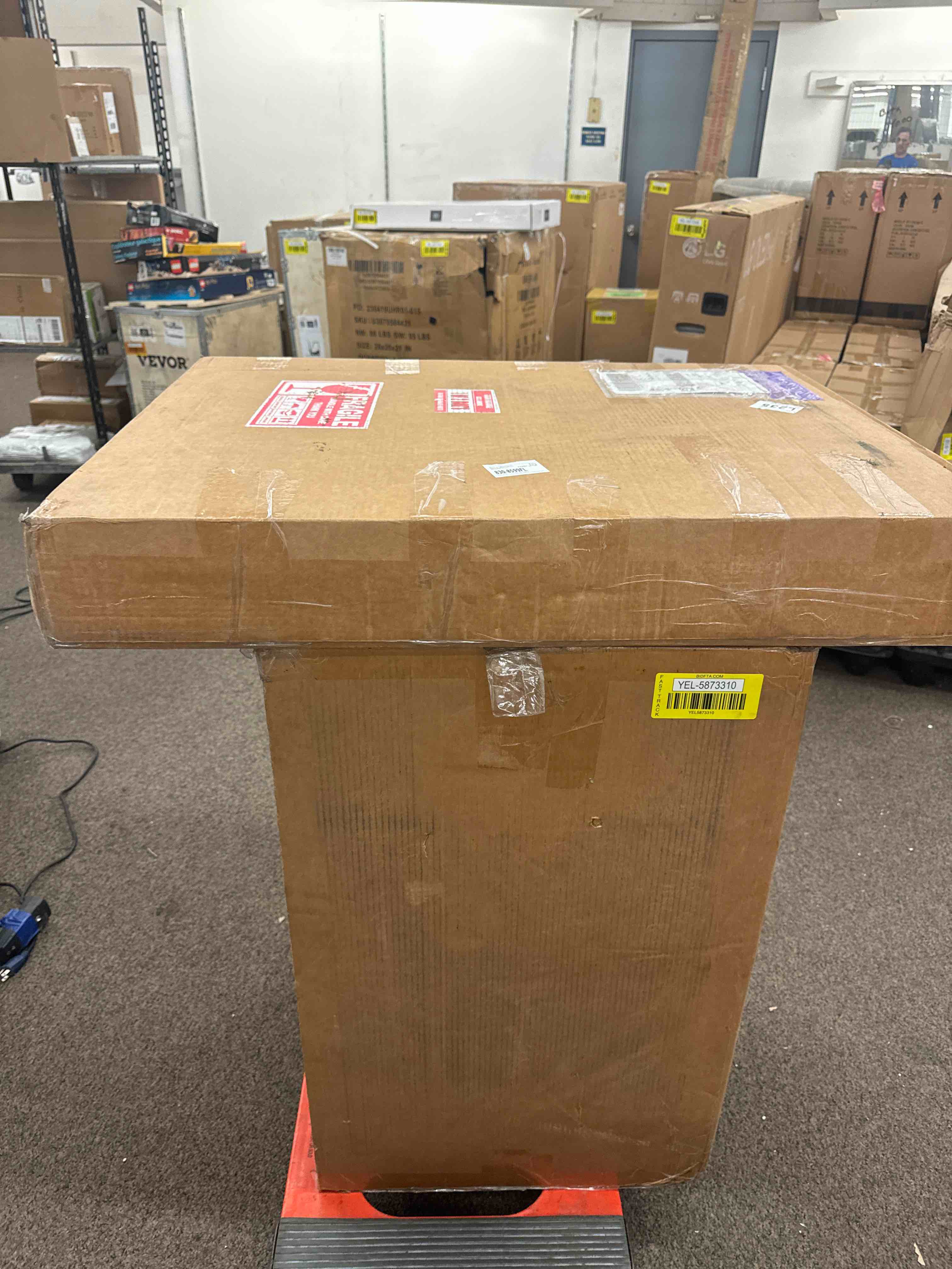 https://s3.amazonaws.com/lotting-images-prod/phillipi/YEL5873310_1724348966579.jpeg