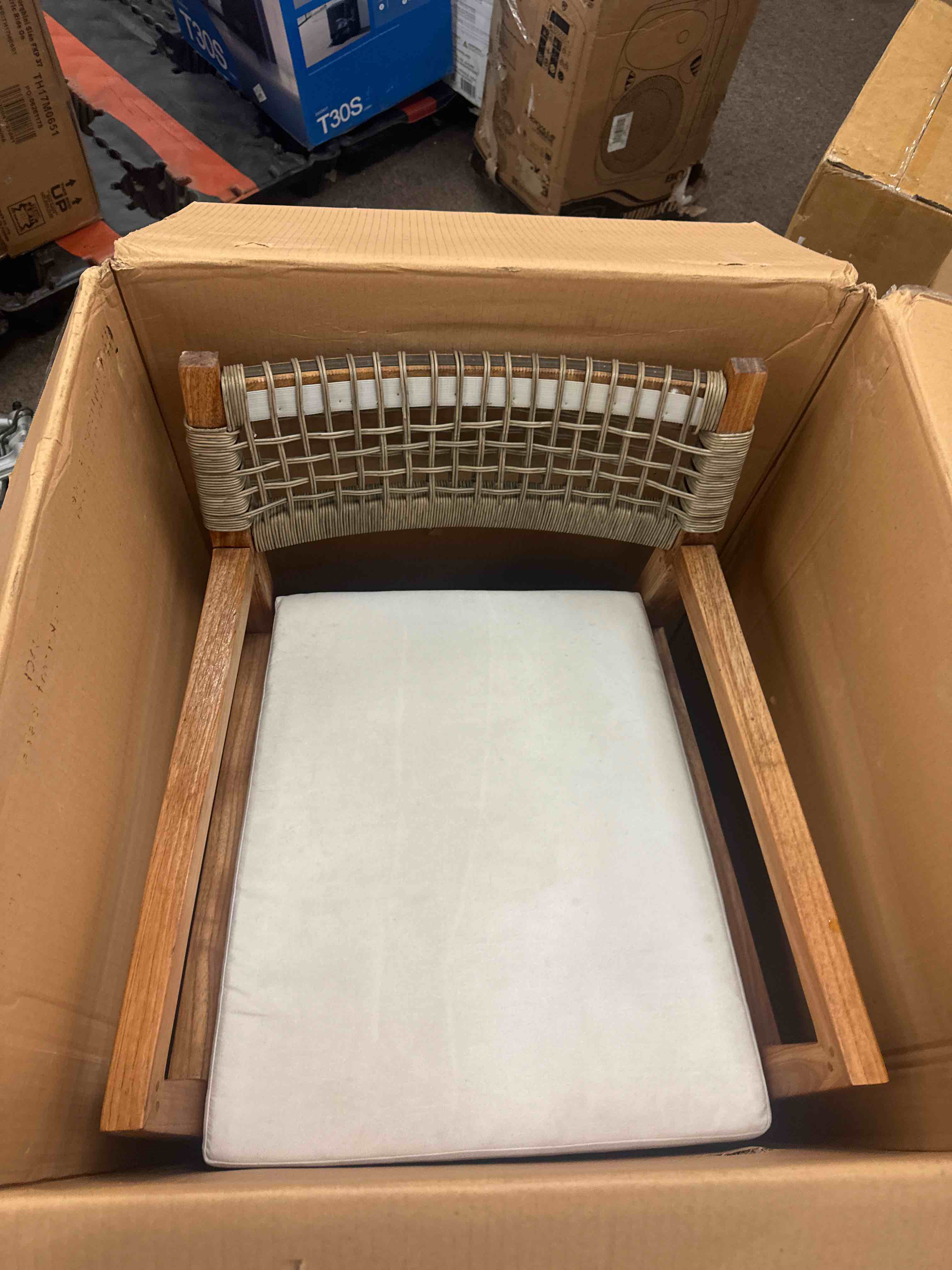 https://s3.amazonaws.com/lotting-images-prod/phillipi/YEL5873339_1724346261855.jpeg