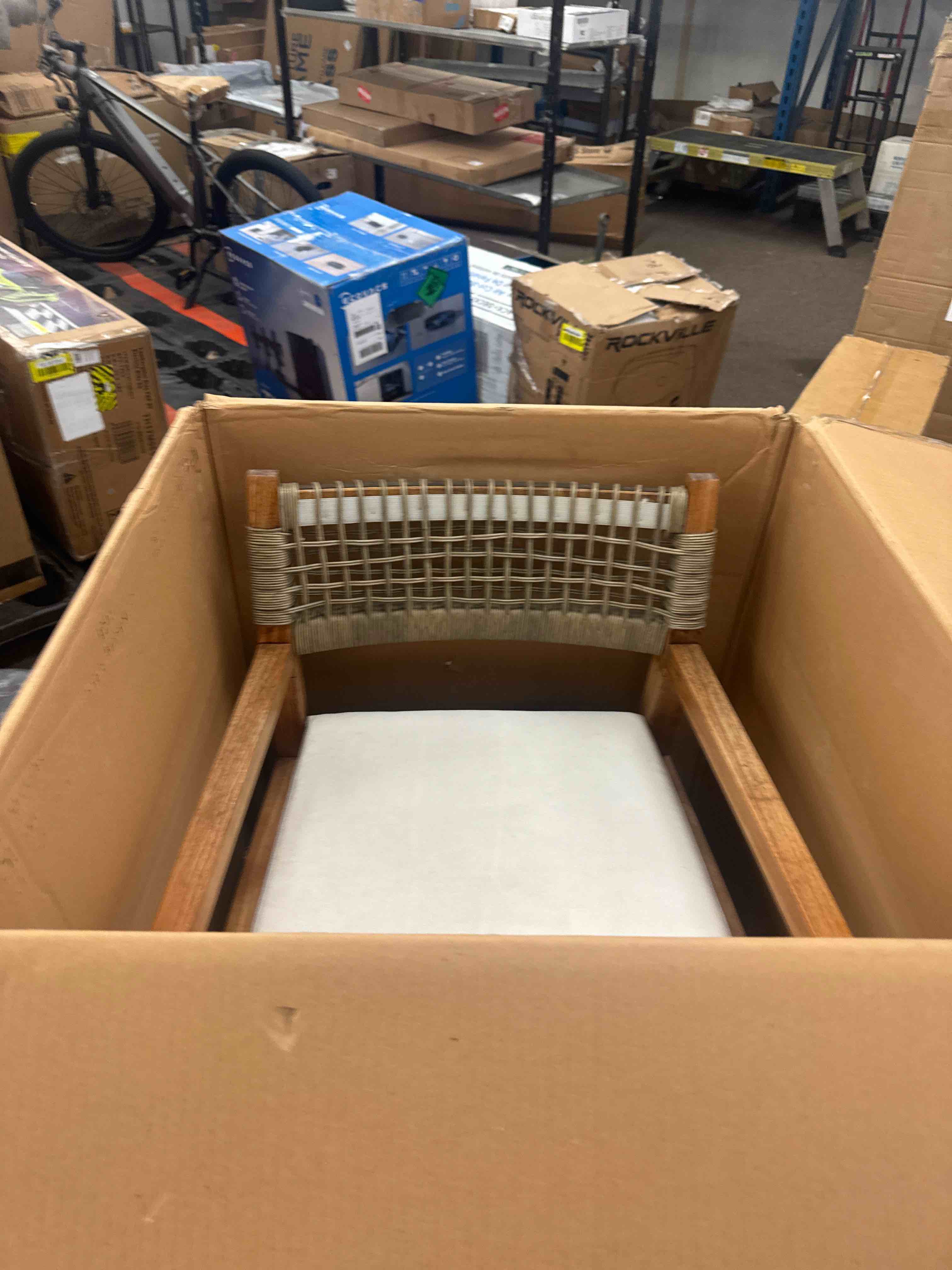 https://s3.amazonaws.com/lotting-images-prod/phillipi/YEL5873339_1724346263323.jpeg