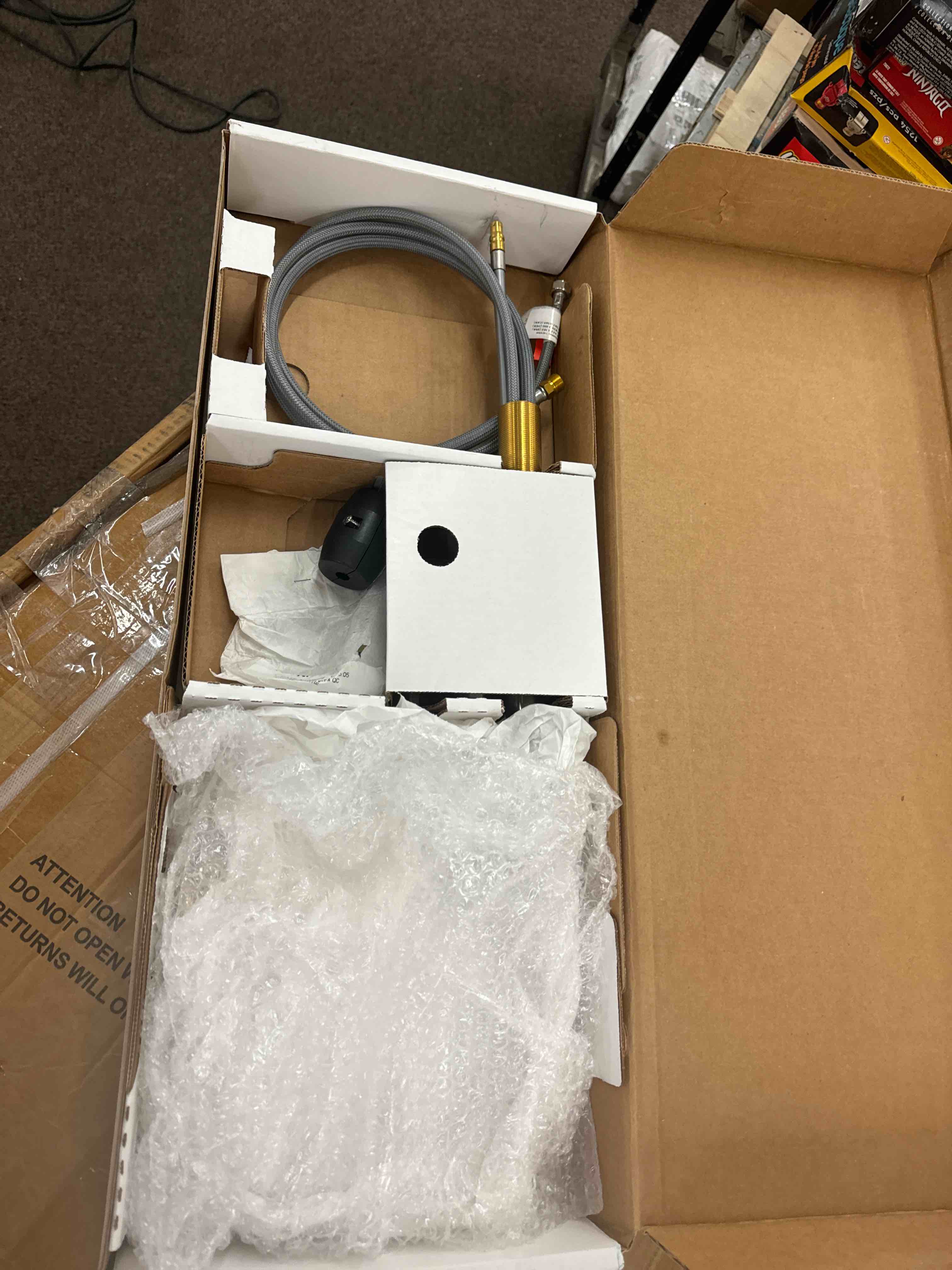 https://s3.amazonaws.com/lotting-images-prod/phillipi/YEL5873348_1724340303113.jpeg