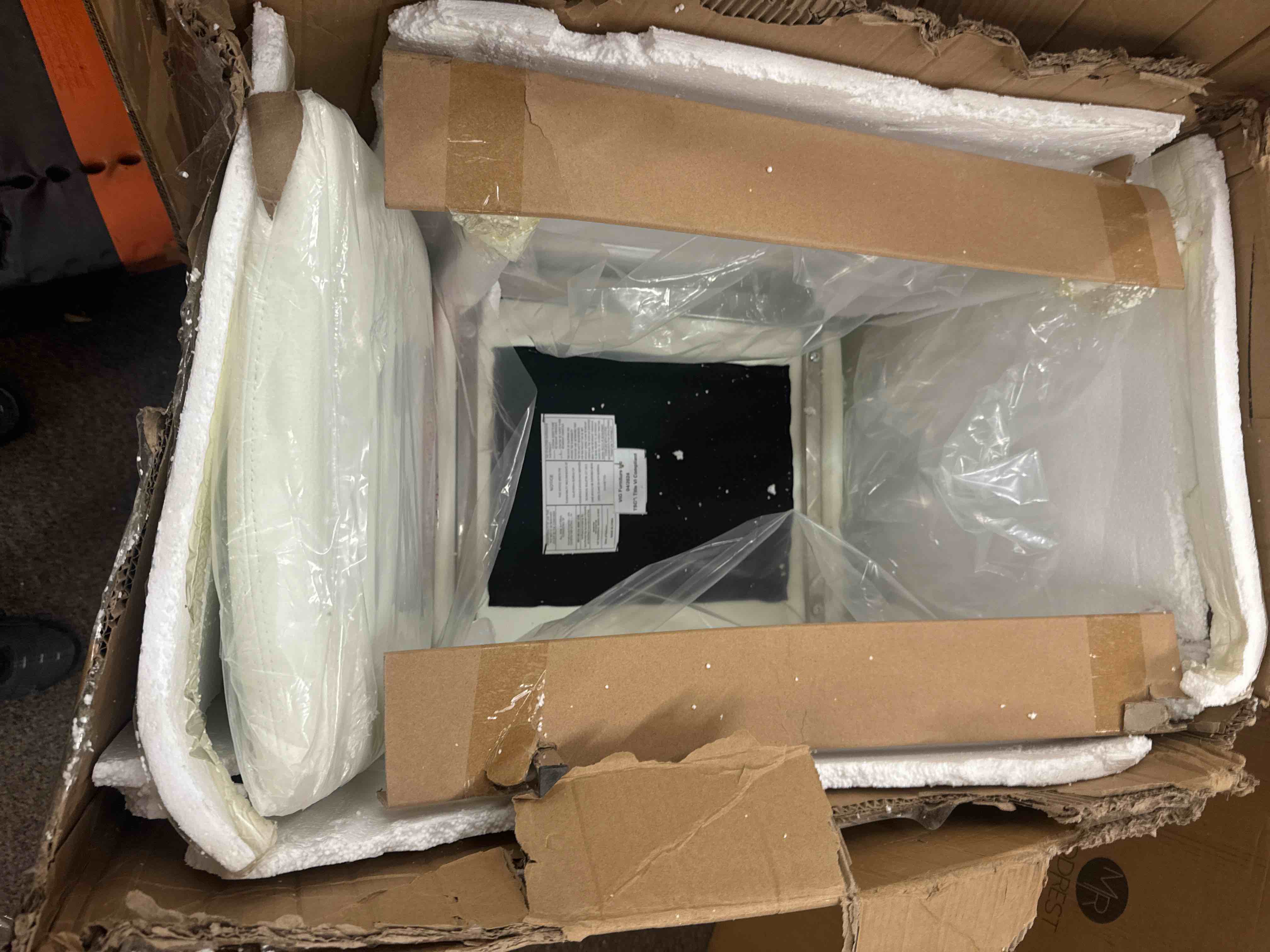 https://s3.amazonaws.com/lotting-images-prod/phillipi/YEL5873597_1732723829495.jpeg