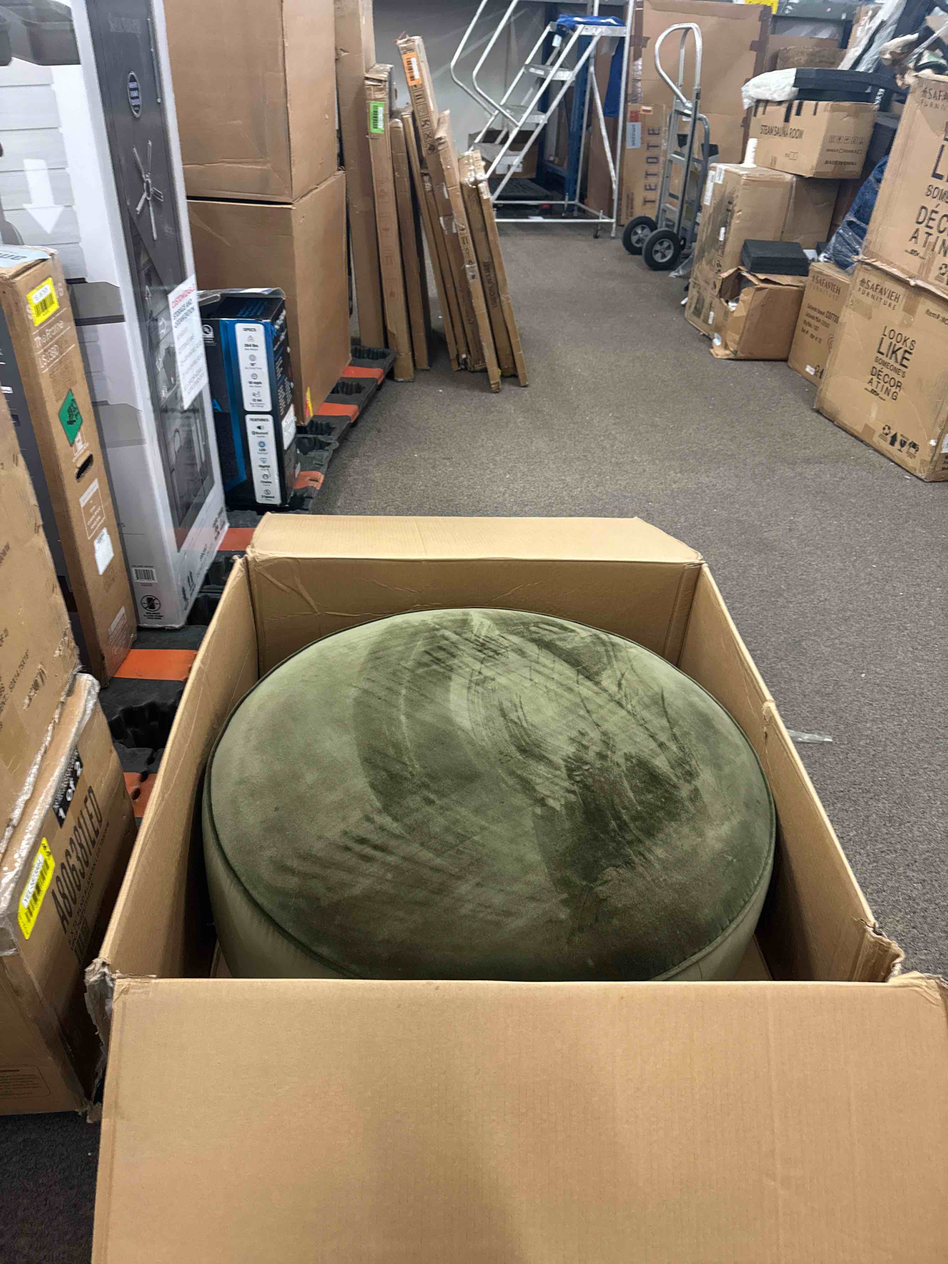 https://s3.amazonaws.com/lotting-images-prod/phillipi/YEL5873623_1737058037508.jpeg